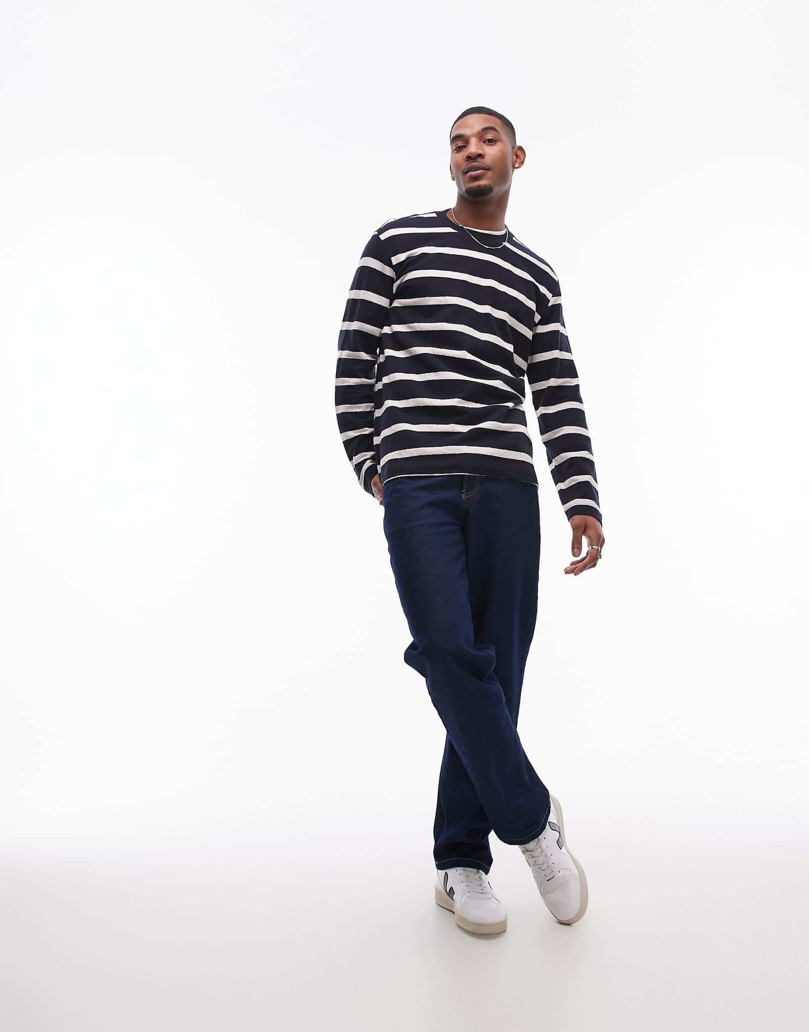 Черно-белая полосатая футболка Mango с длинными рукавами 6190₽