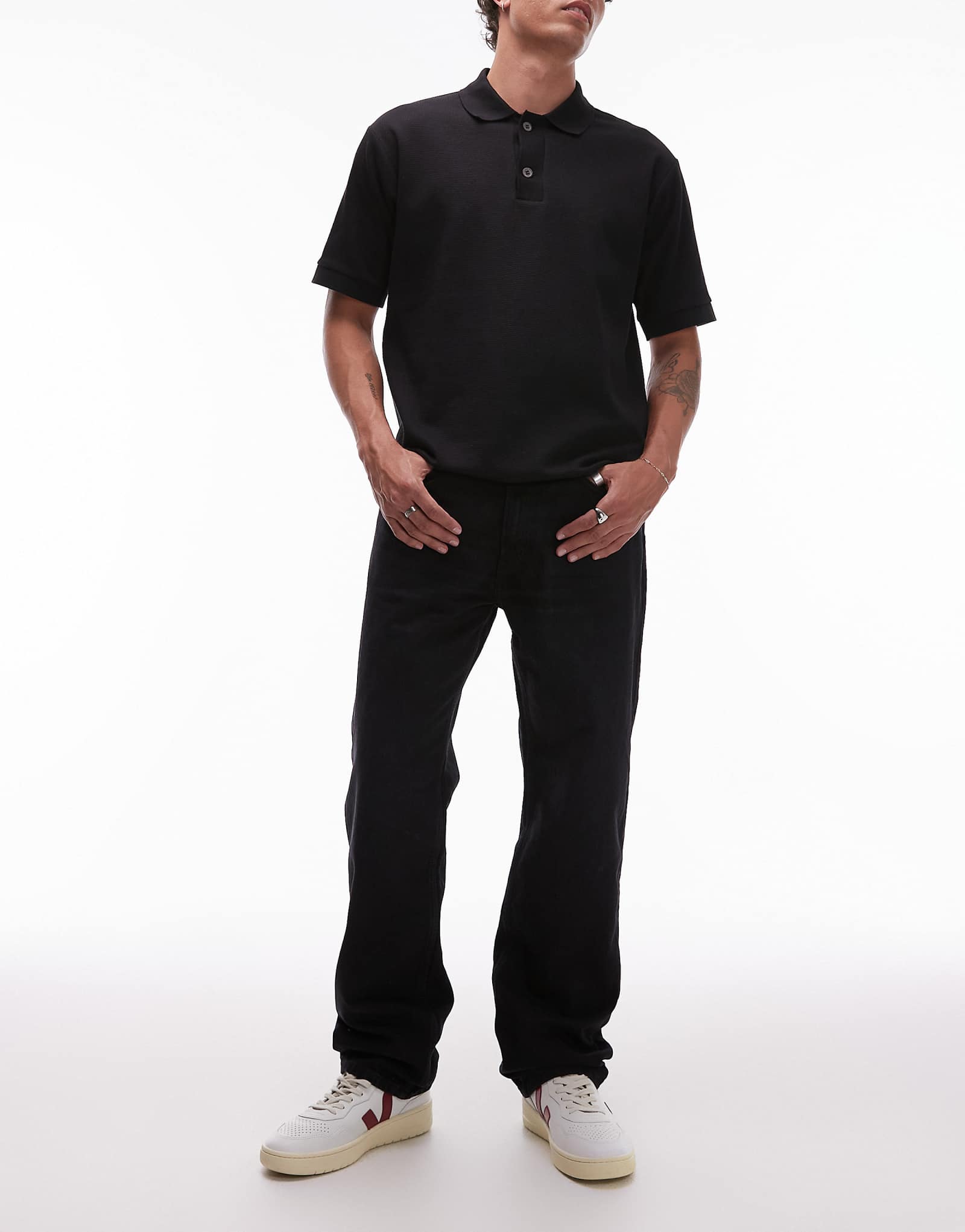 Джинсы прямого кроя свободного кроя Mango черного цвета 10190₽