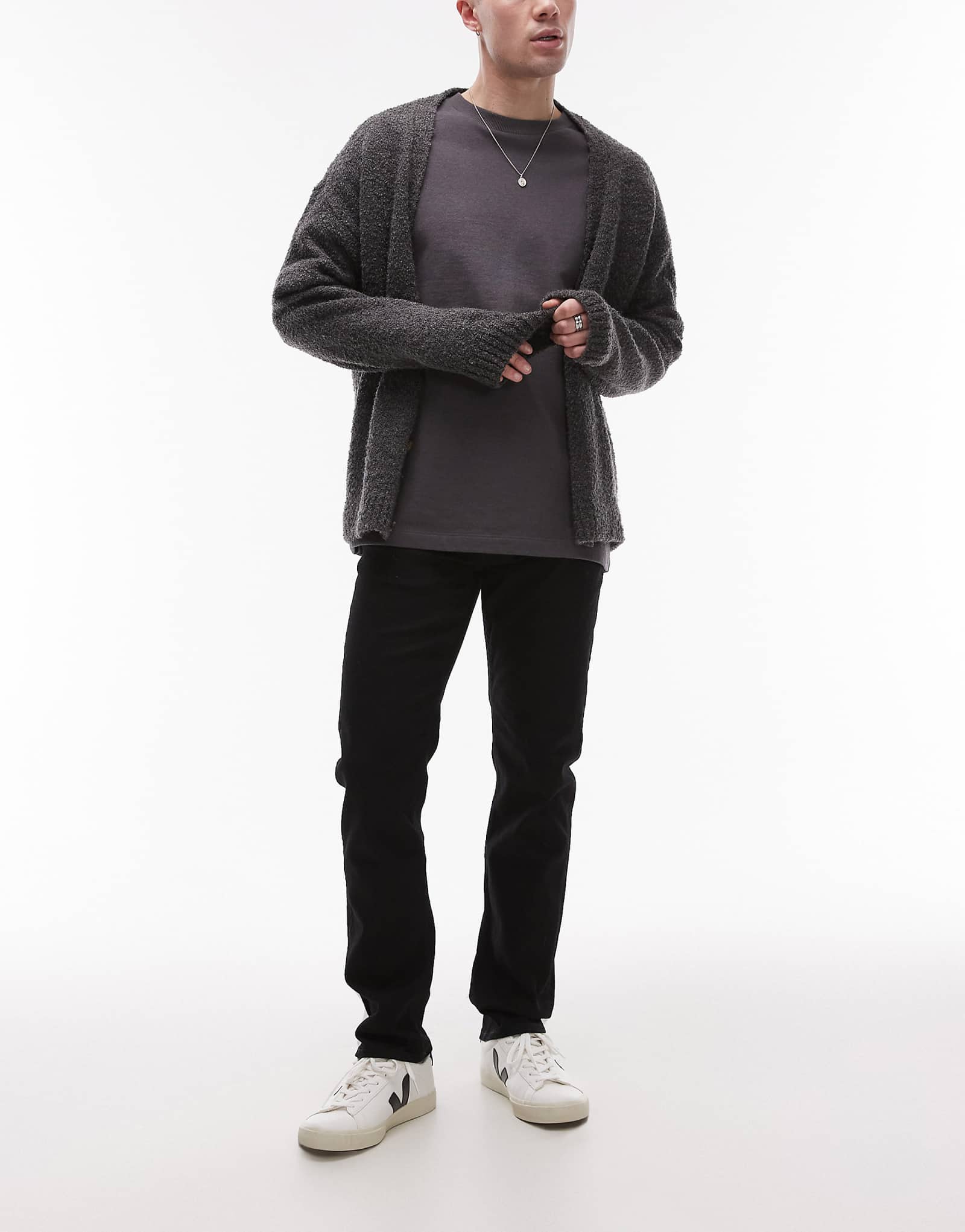 Джинсы Mango slim fit черного цвета 11090₽