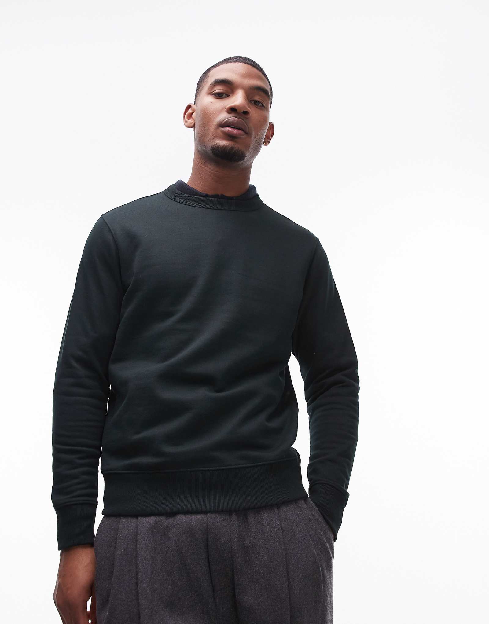 Толстовка с круглым вырезом Mango темно-зеленого цвета 7590₽