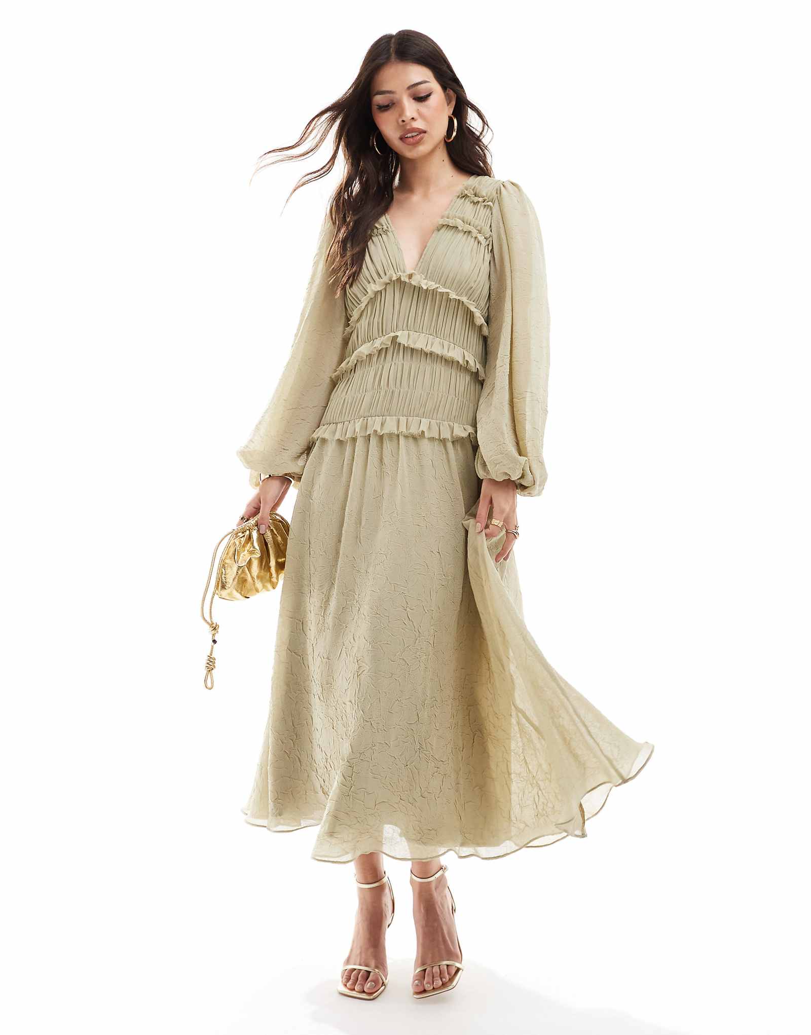 Дизайнерское платье миди с глубоким вырезом и оборками оливково-зеленого цвета от ASOS DESIGN 14690₽