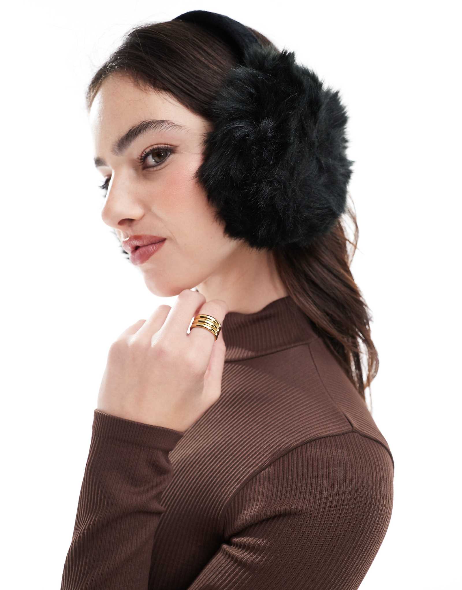 Черные наушники-вкладыши French Connection из искусственного меха 2790₽