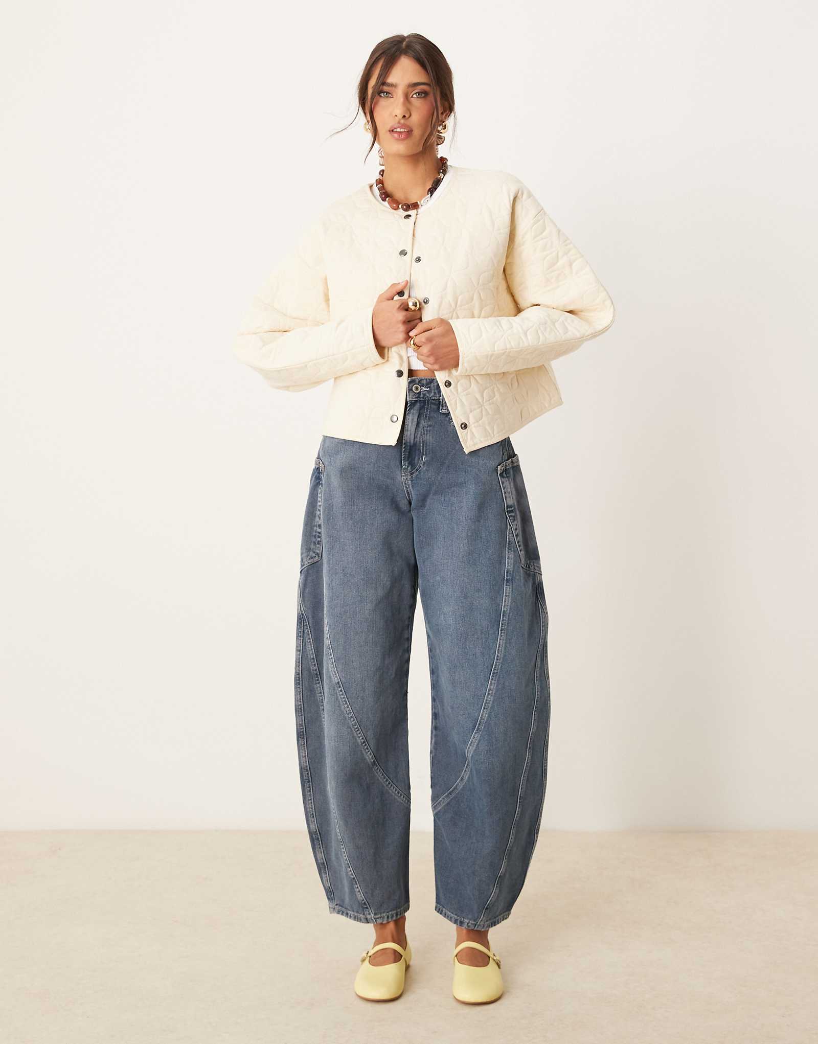 Дизайнерская стеганая куртка ASOS с рукавом-коконом кремового цвета 10790₽