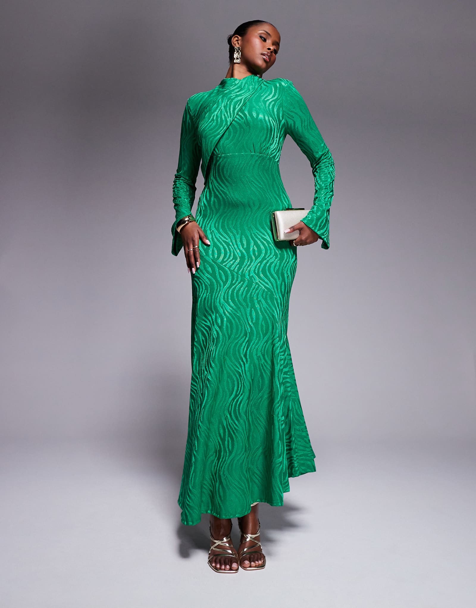 Макси-платье Daska с высоким воротом ярко-зеленого цвета 17490₽