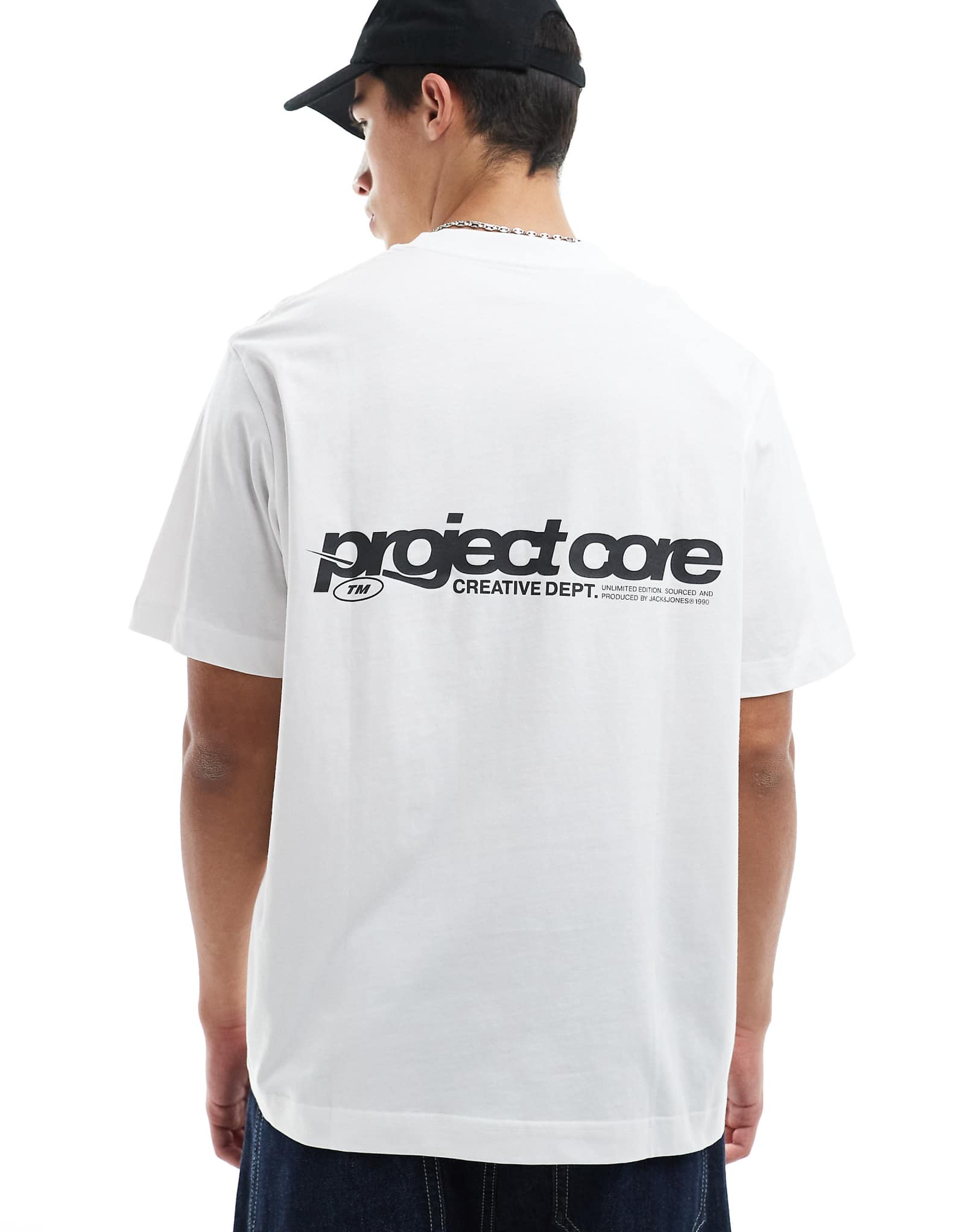 Футболка Jack -Jones оверсайз с надписью на спине белого цвета 4690₽