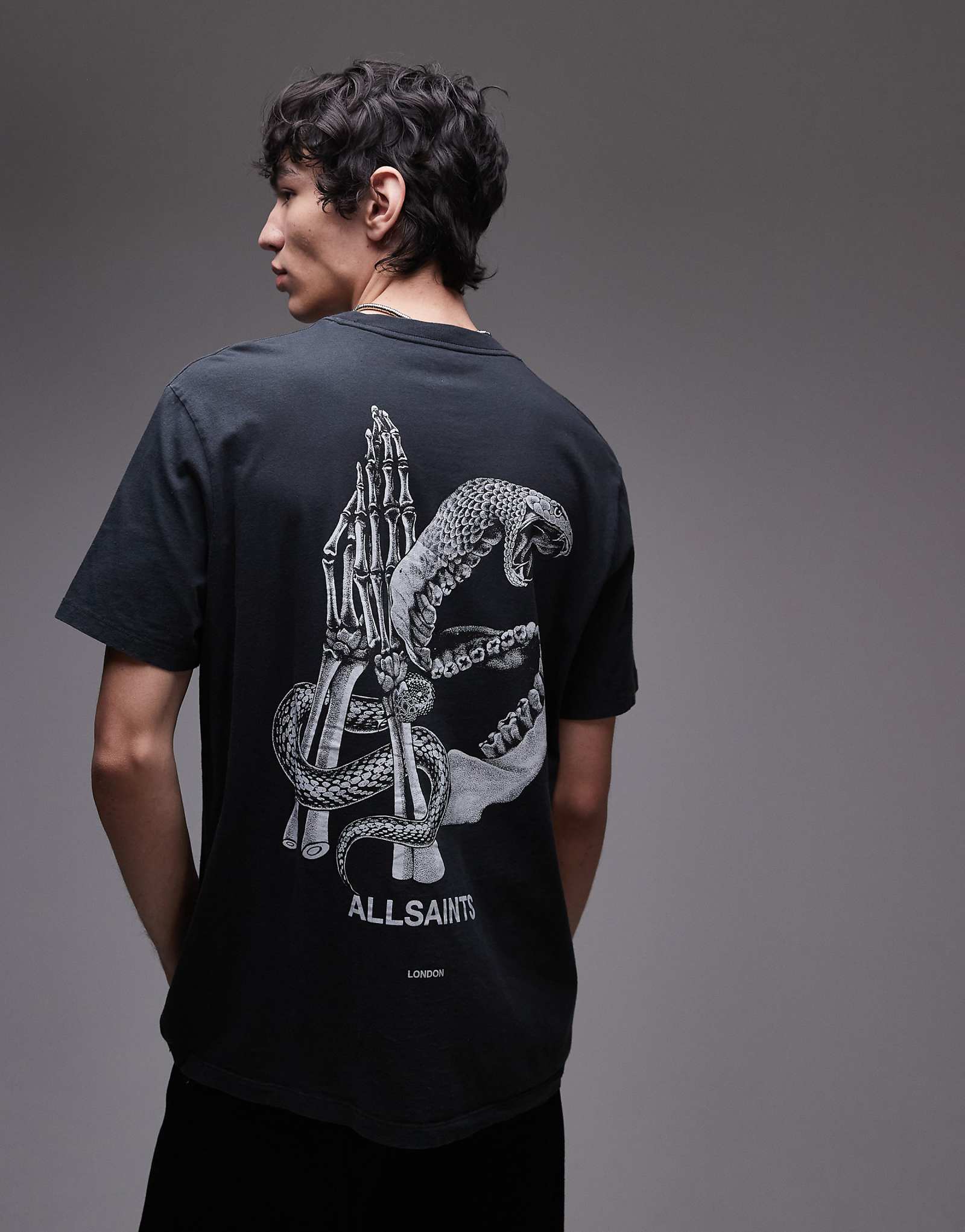 Футболка с рисунком AllSaints Asp на спине черного цвета 19390₽