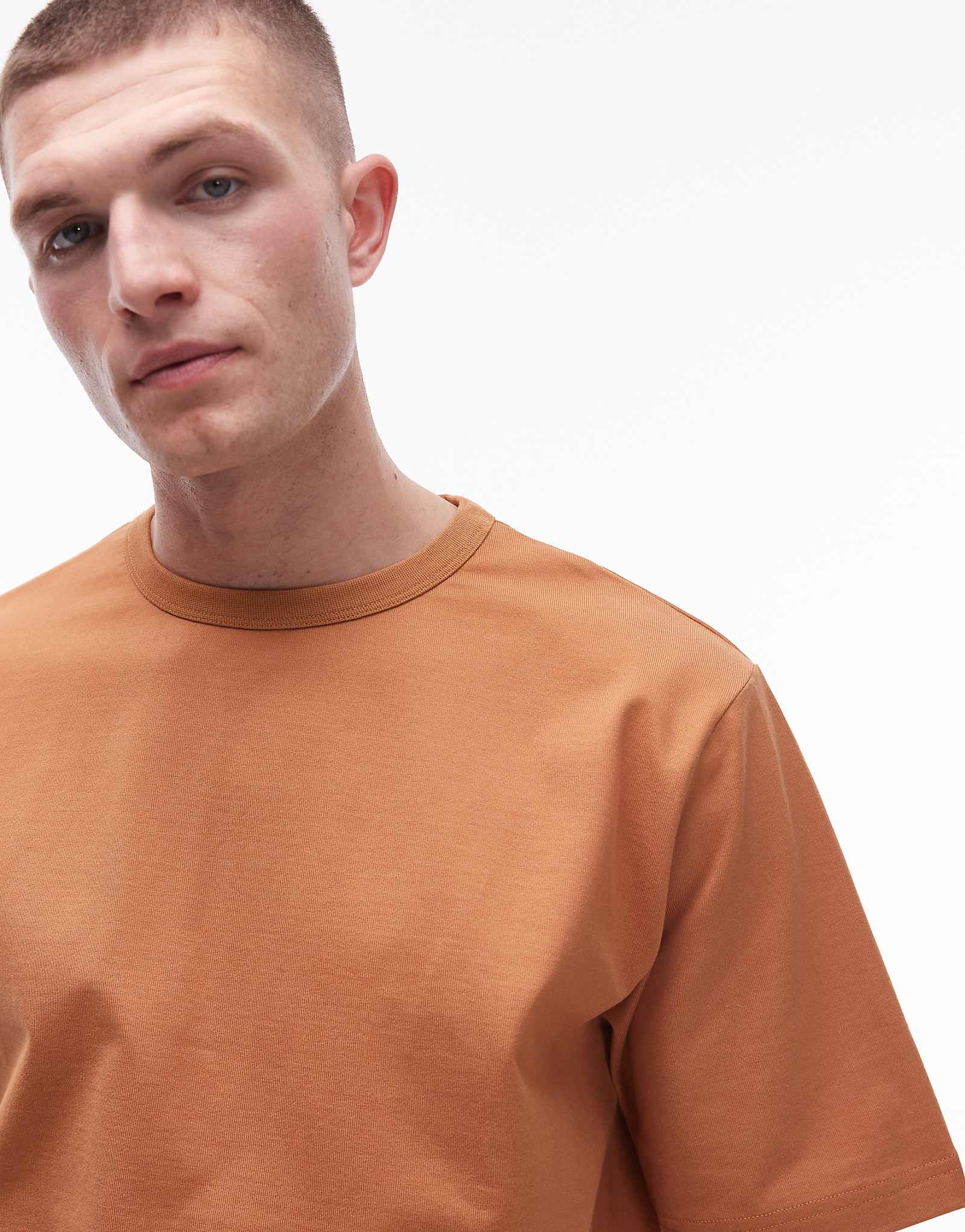 Оверсайз-футболка ARKET heavyweight jersey оранжевого цвета 9390₽