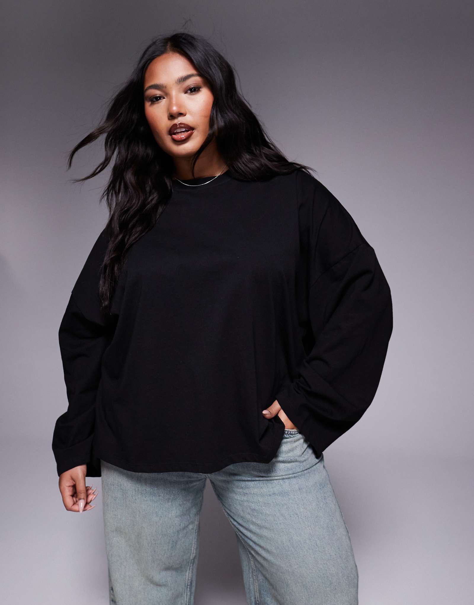 Футболка ASOS DESIGN Curve с длинным рукавом и узлом на спине черного цвета 5290₽