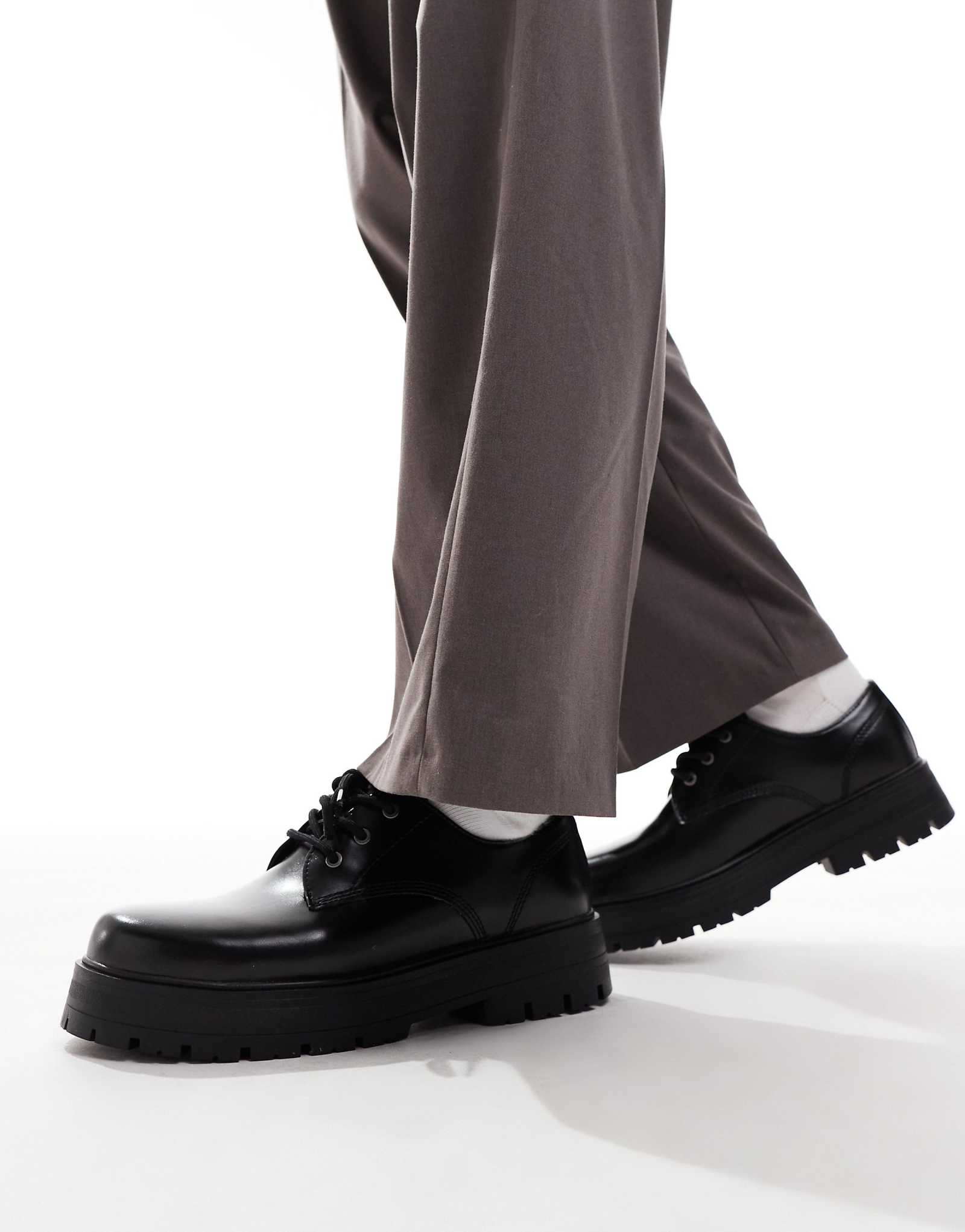 Черные туфли на шнуровке от Bershka 11390₽