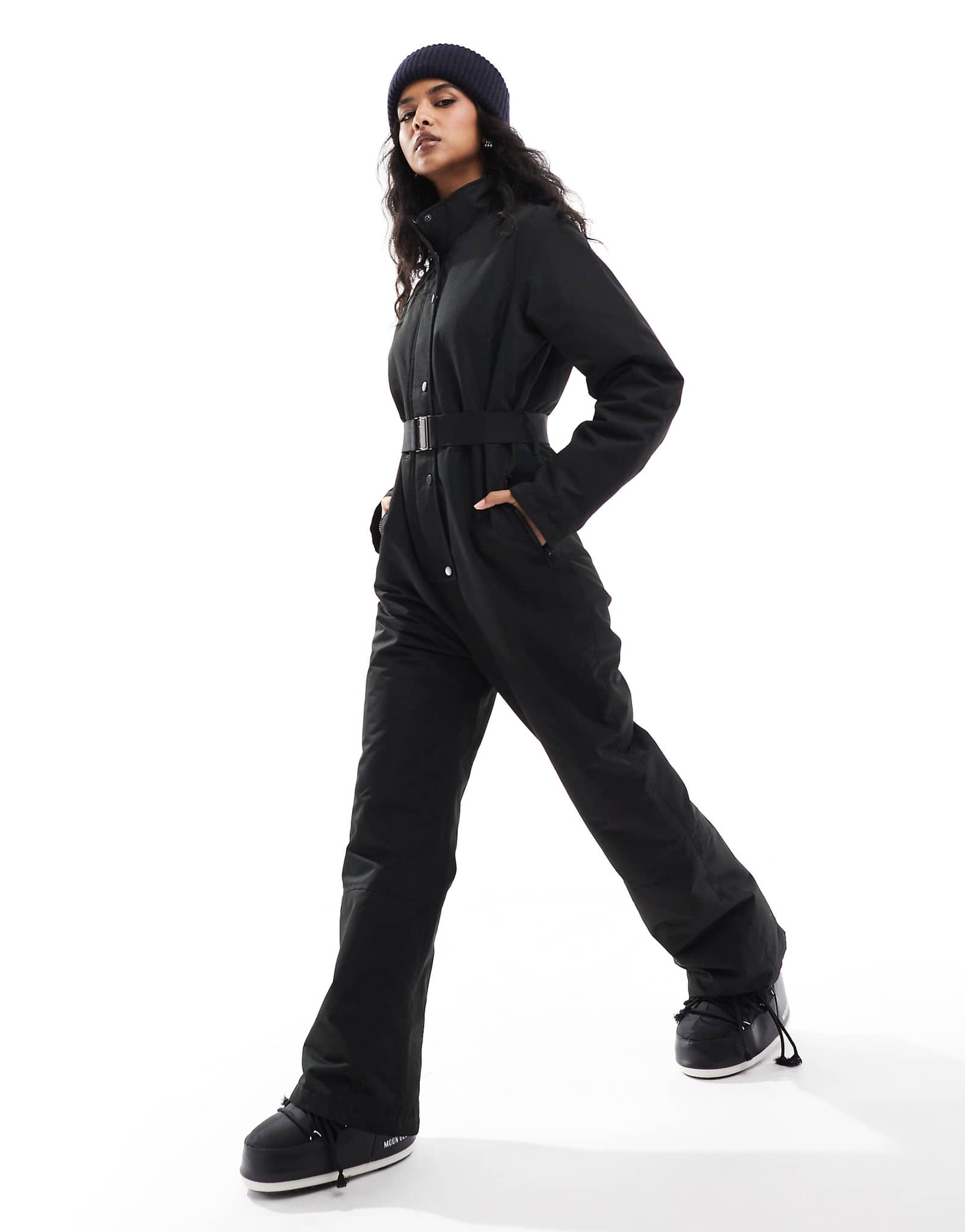 Поношенный лыжный костюм черного цвета все в одном 19190₽