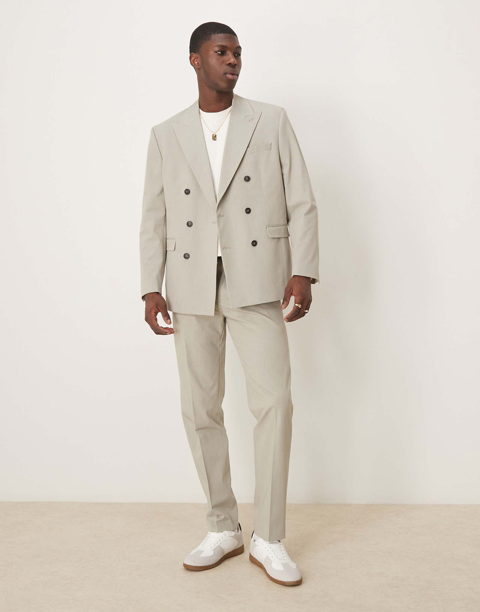 Выбранные брюки Homme Liam regular fit зеленого цвета 7890₽