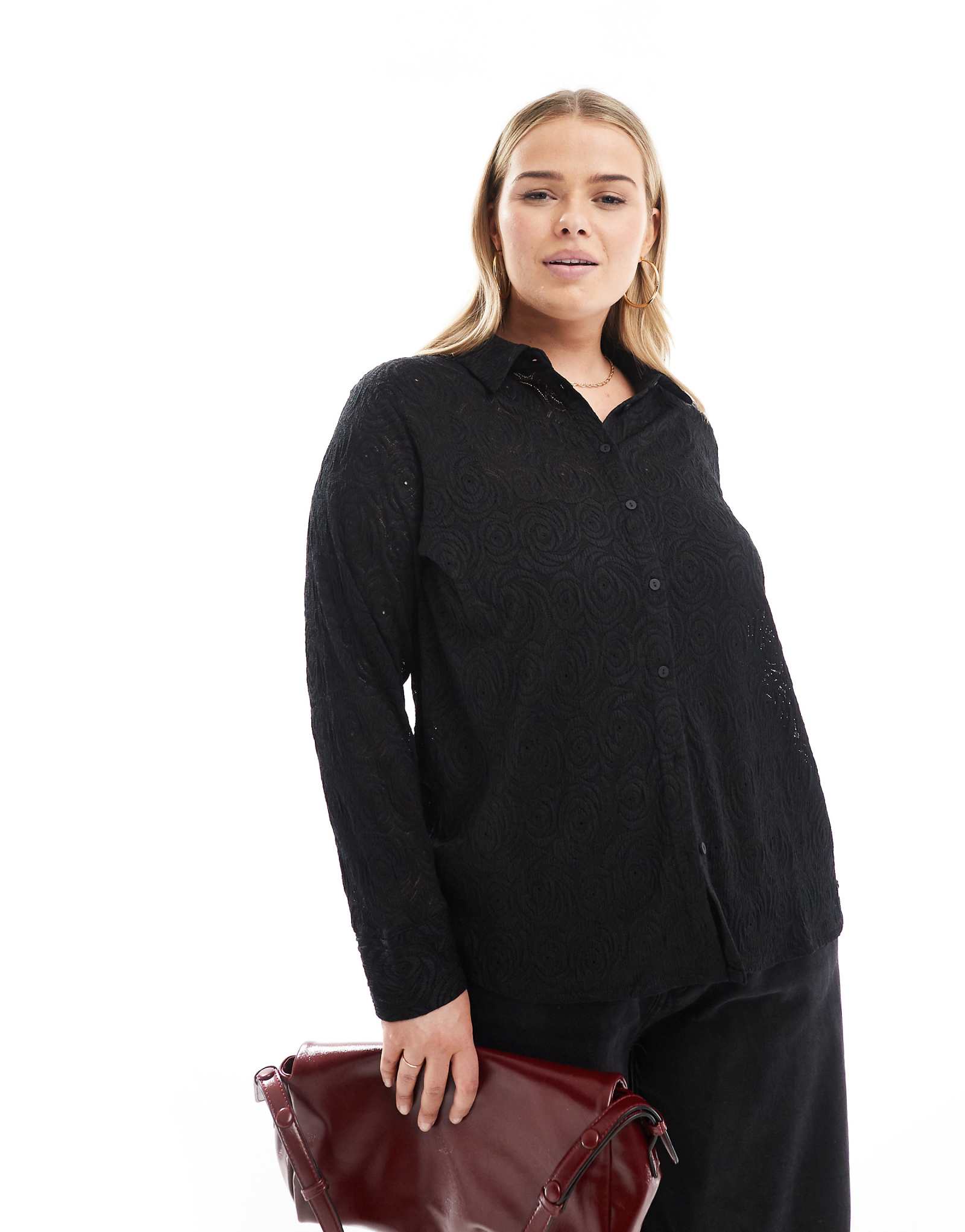 Кружевная рубашка ONLY Curve черного цвета