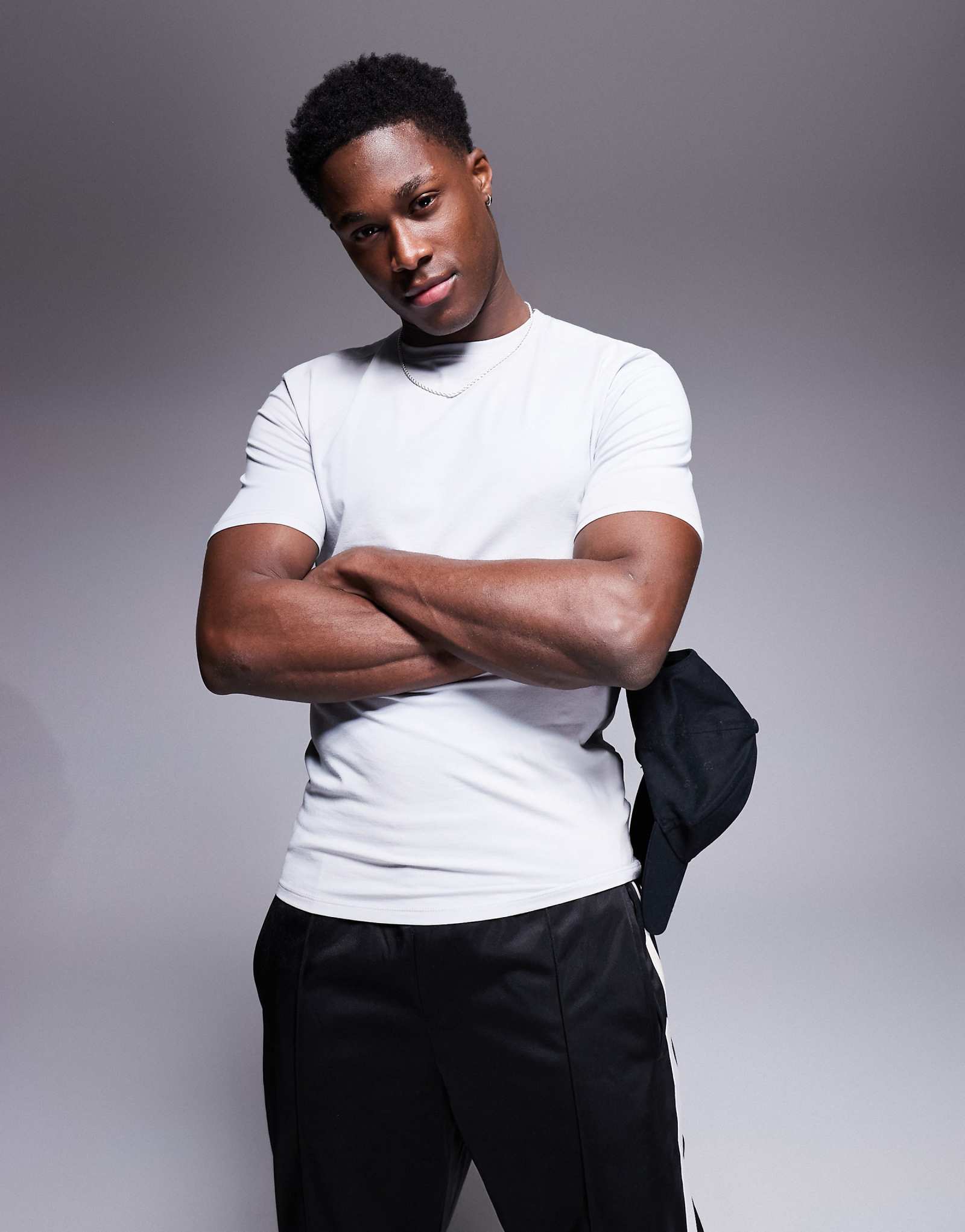 Футболка River Island muscle fit светло-серого цвета 3090₽