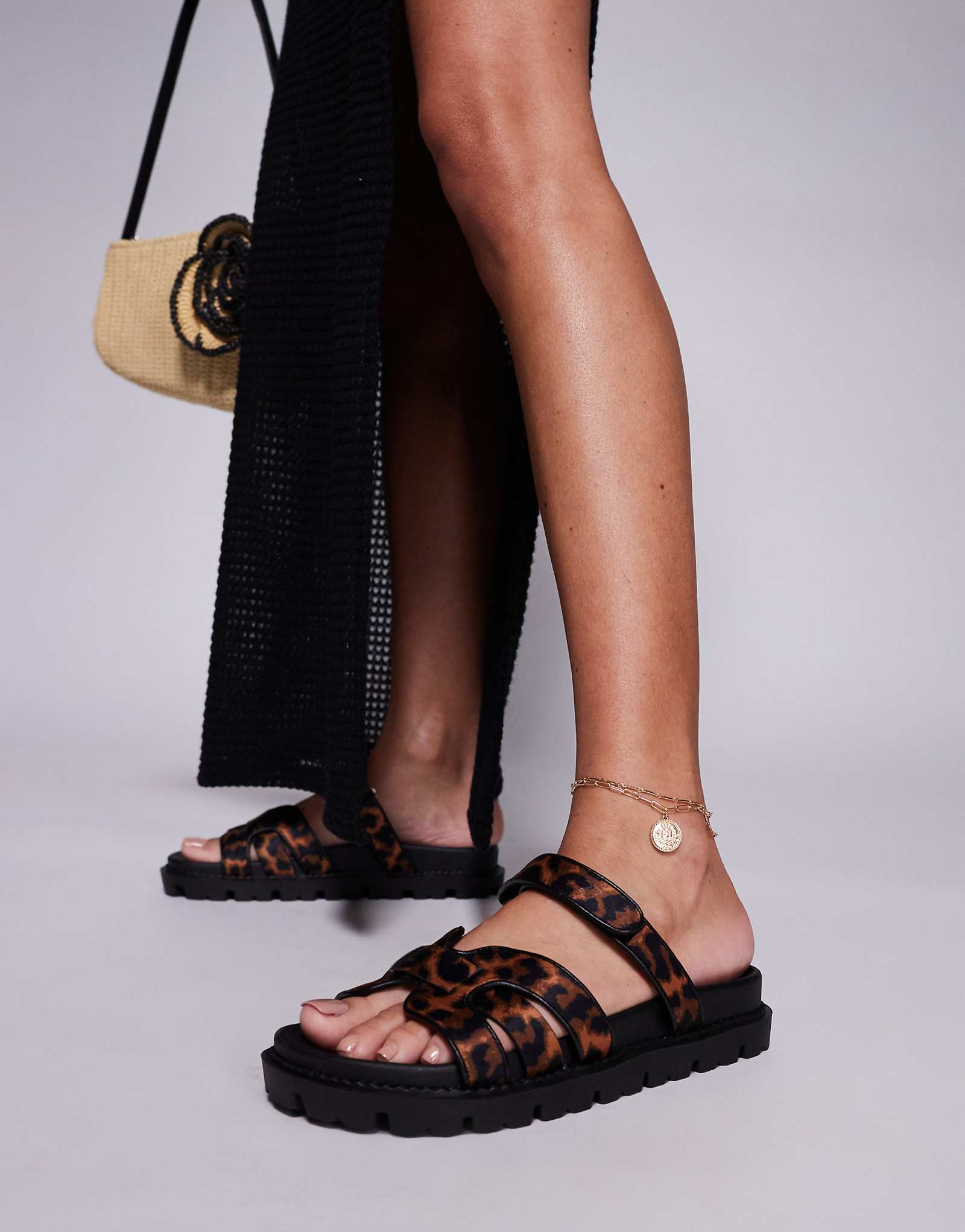 Сандалии с ремешками Simmi London Adelle леопардового цвета 4790₽