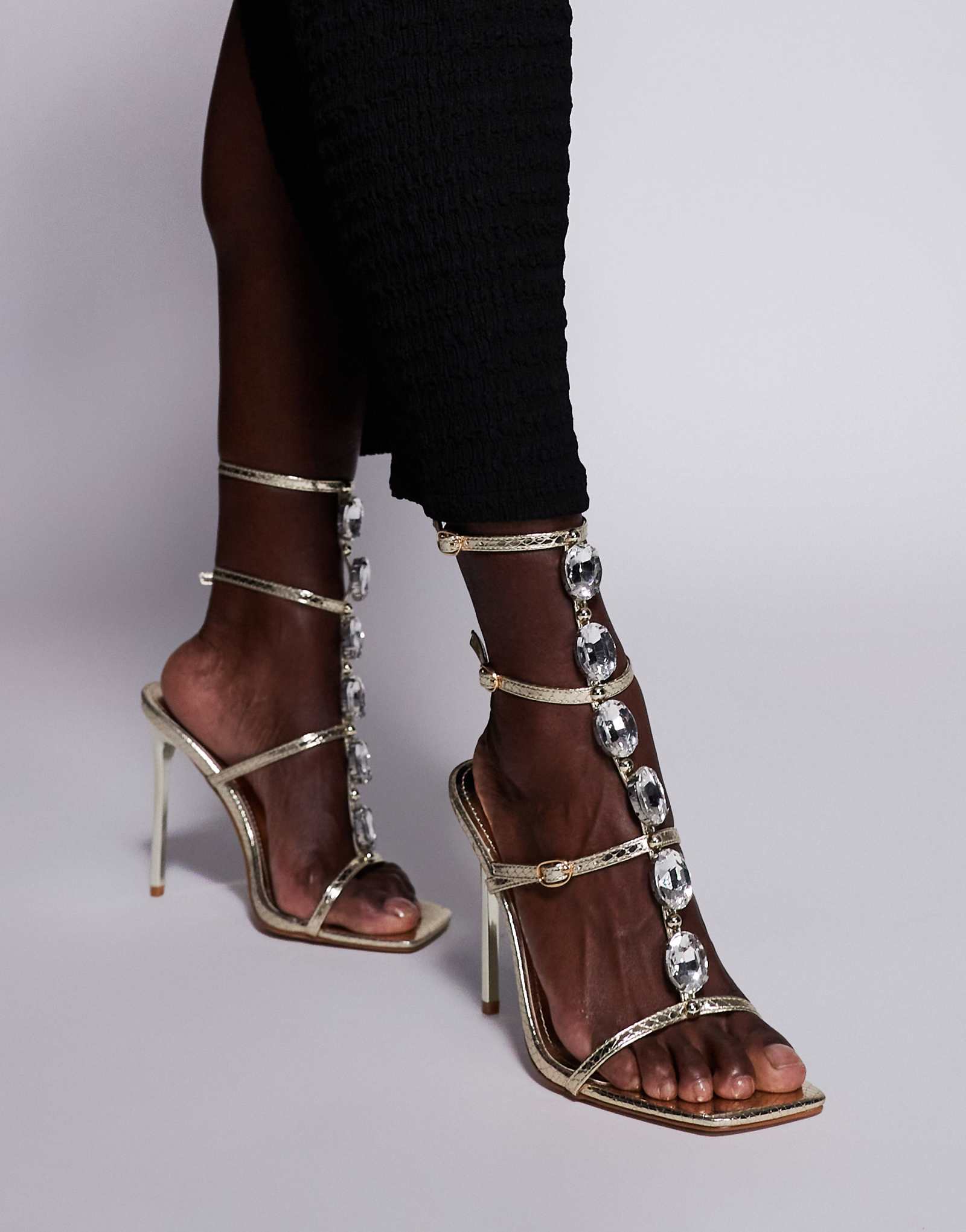 Изящные босоножки Simmi London на тонком каблуке с золотыми пряжками