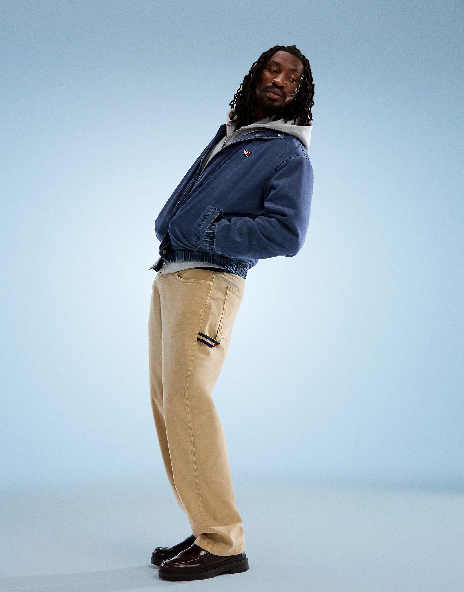 Плотницкие брюки Tommy Jeans бежевого цвета 11390₽