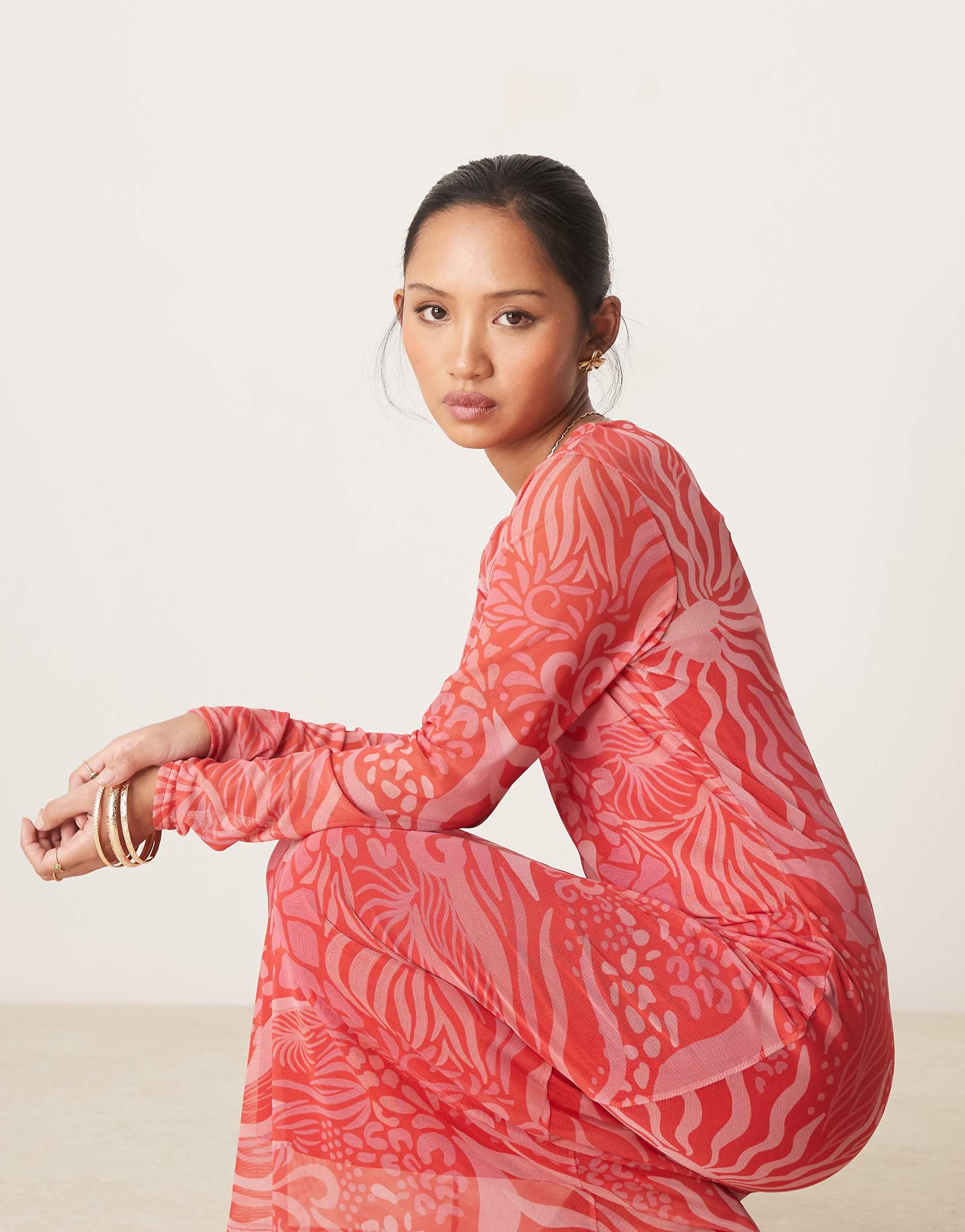 Never Fully Dressed Petite Платье-мидакси из сетки с длинными рукавами в красно-розовых тонах 29590₽