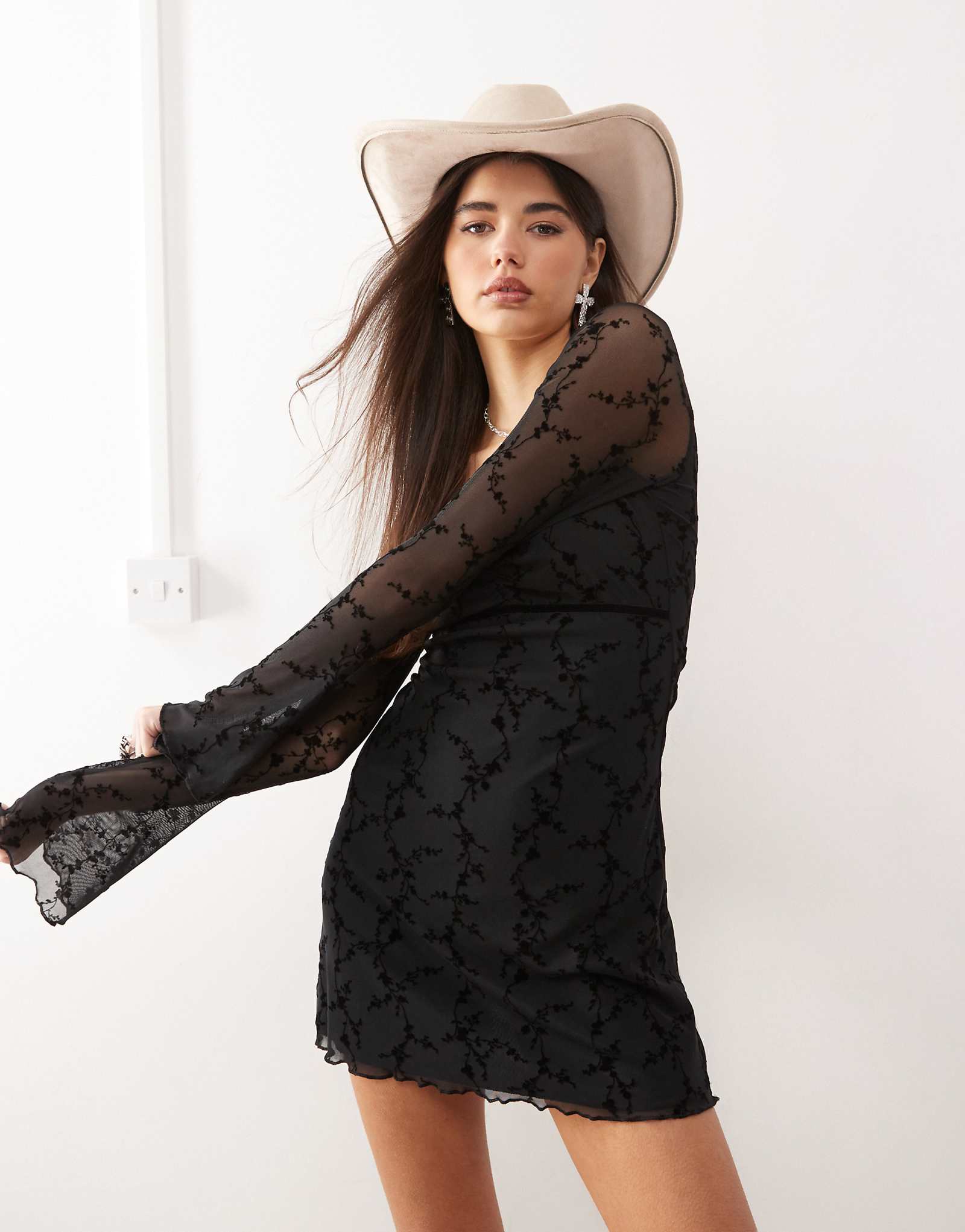 Мини-платье из флока Motel Luth черного цвета 13790₽