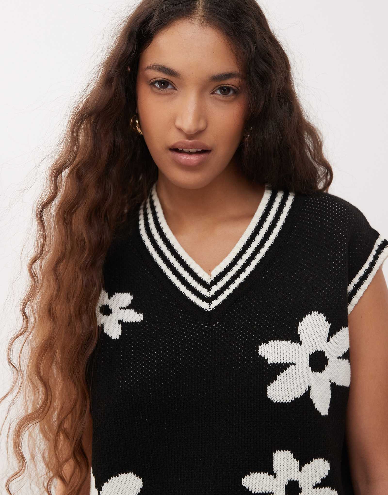 Вязаная майка с цветочным рисунком Miss Selfridge