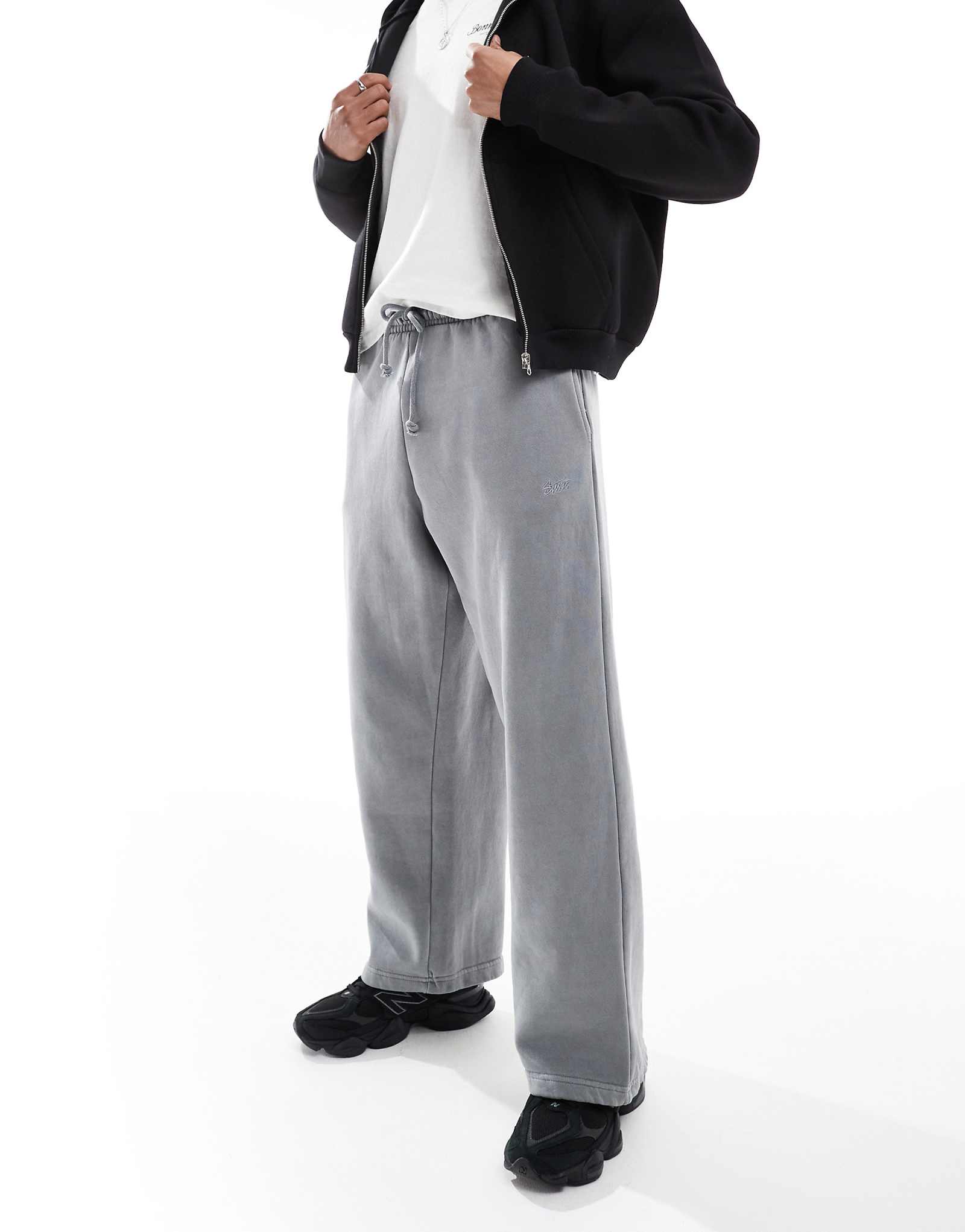 Спортивные брюки Pull-Bear skater fit серого цвета 8890₽