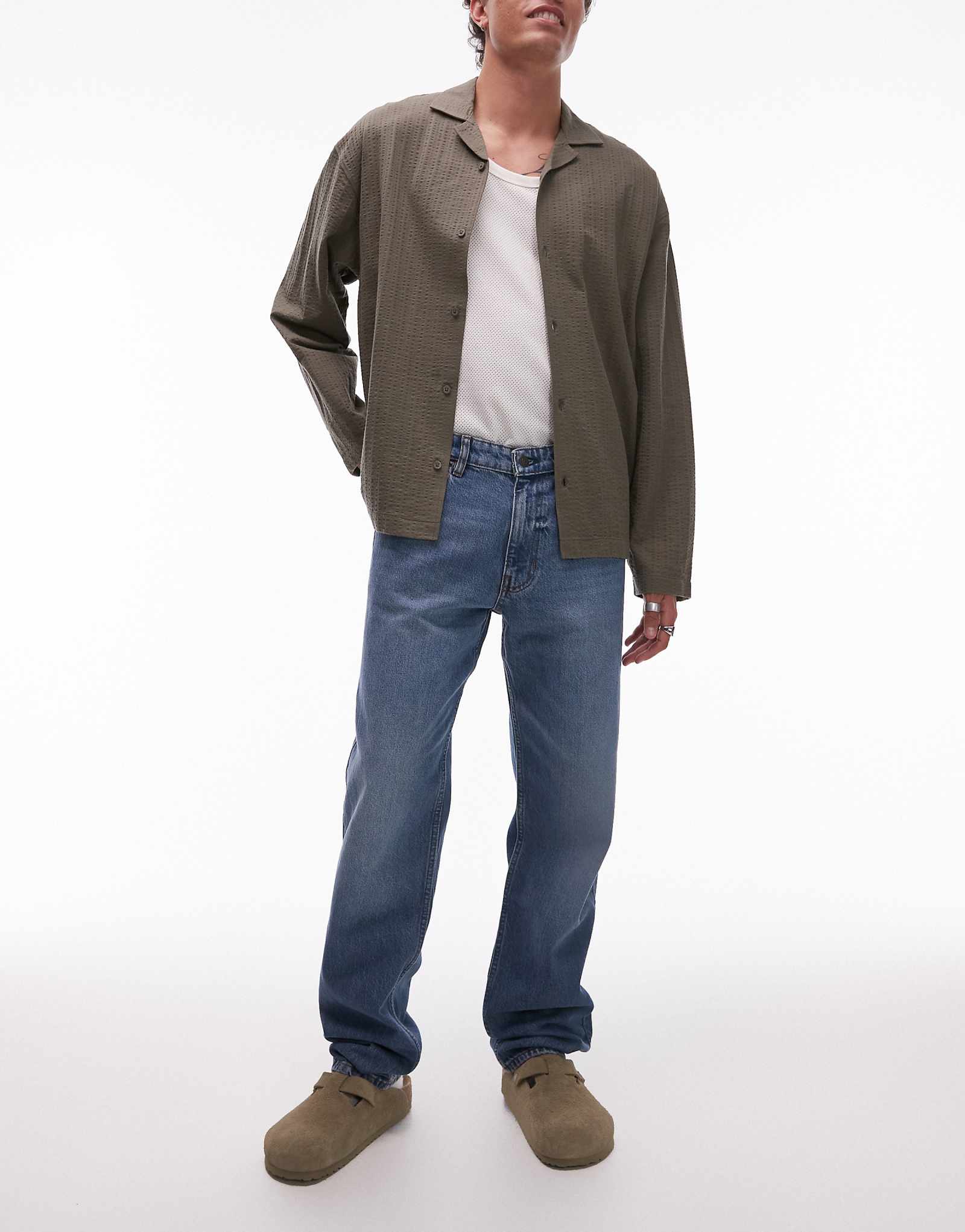 Джинсы зауженного кроя Mango темно-синего цвета 5690₽