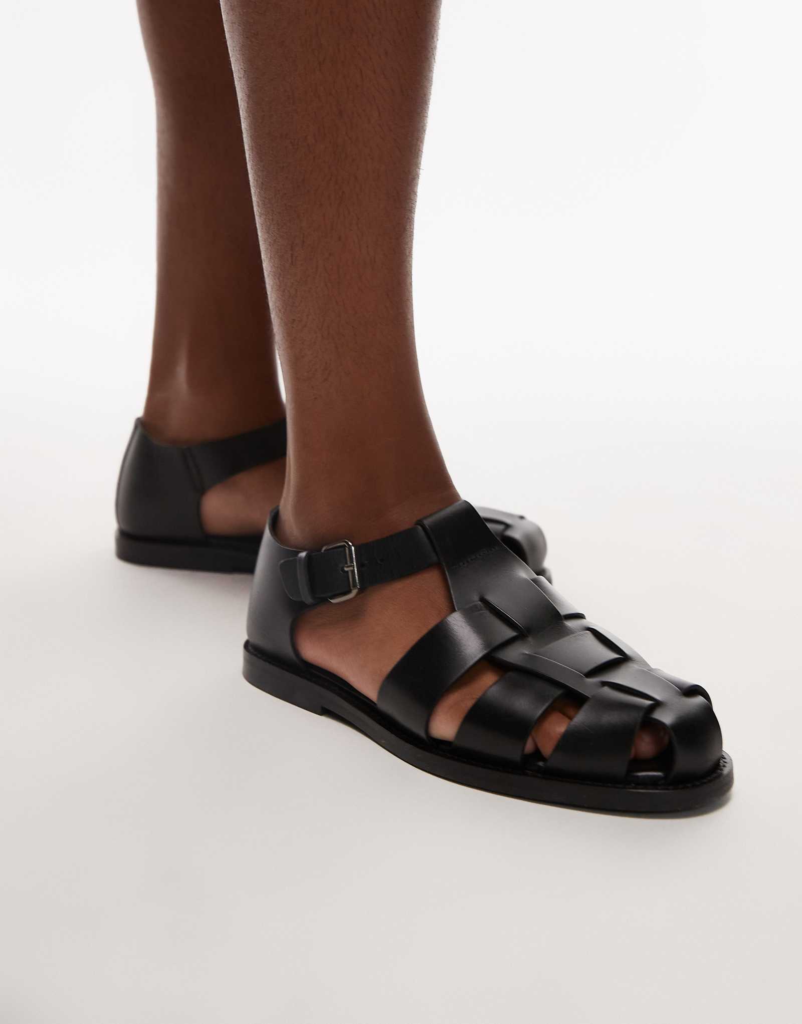 Черные босоножки в клетку цвета манго 28590₽