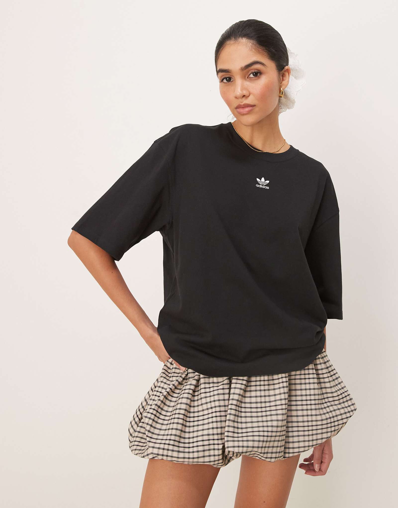 футболка для бойфренда adidas Originals Essentials черного цвета 6090₽