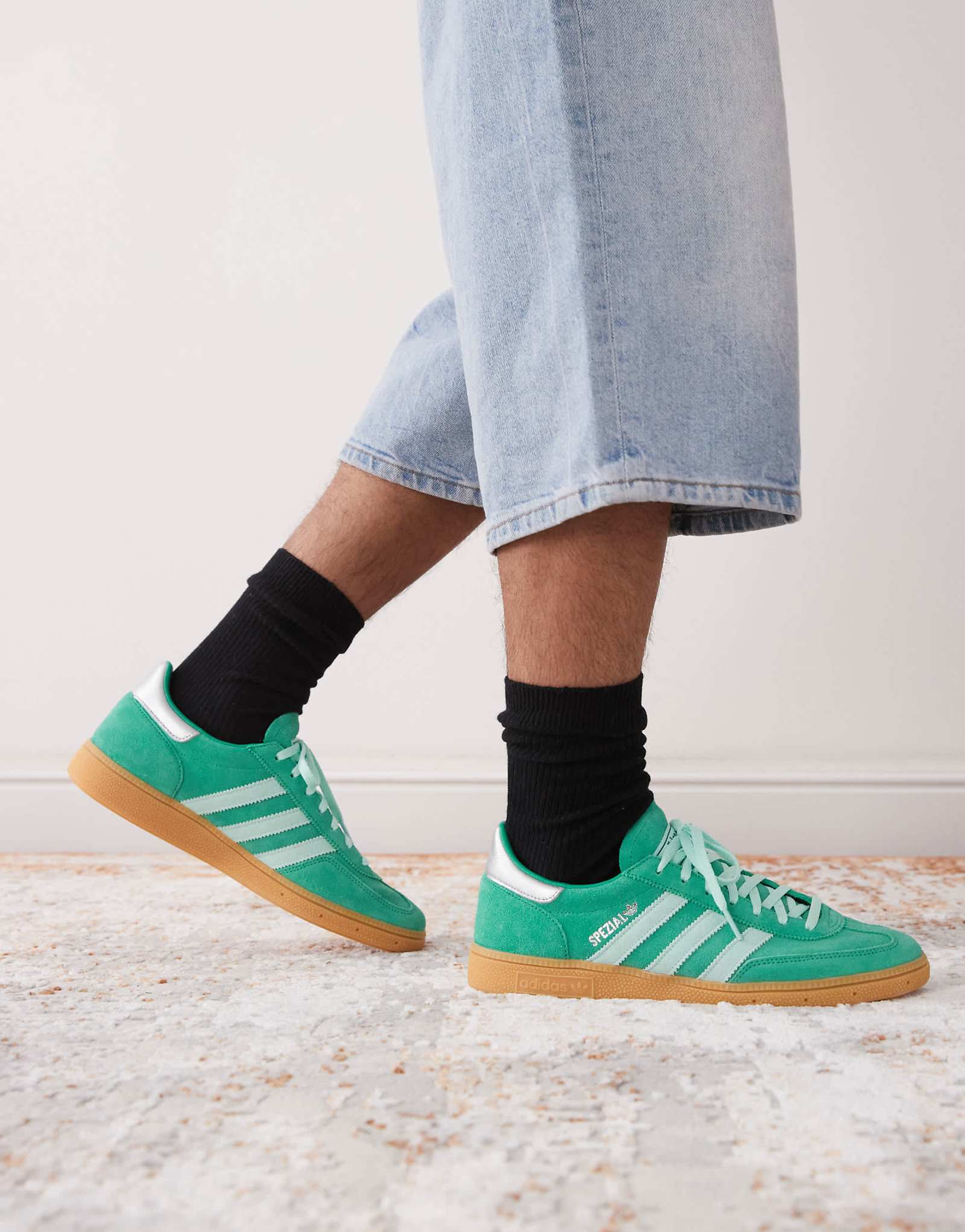 специальные кроссовки adidas Originals для гандбола светло-зеленого цвета 10090₽