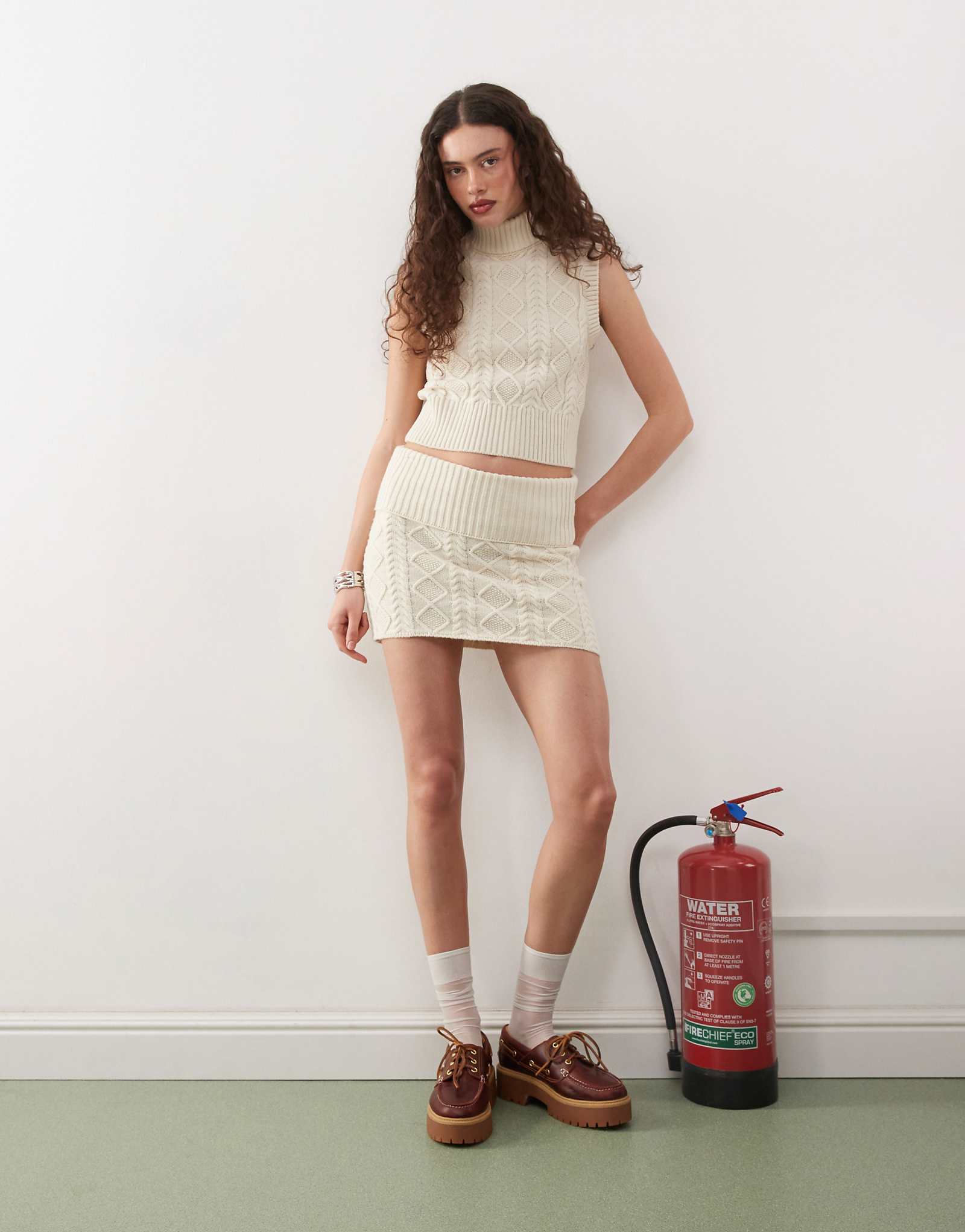 Мини-юбка из плотной трикотажной ткани COLLUSION цвета экрю - часть комплекта 2190₽