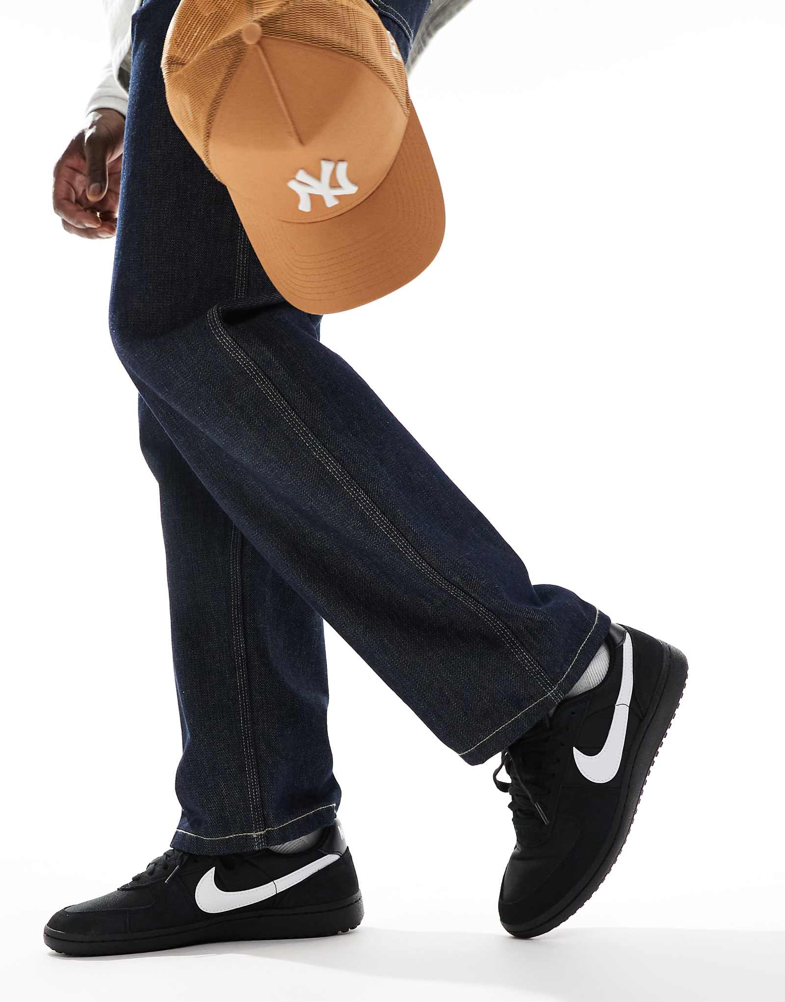 Кроссовки Nike Field General черно-белого цвета 21390₽