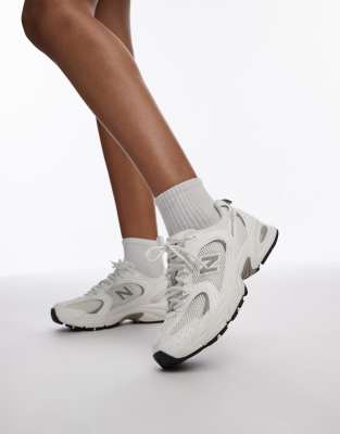 Женские кроссовки New Balance 530 темно-белого цвета
