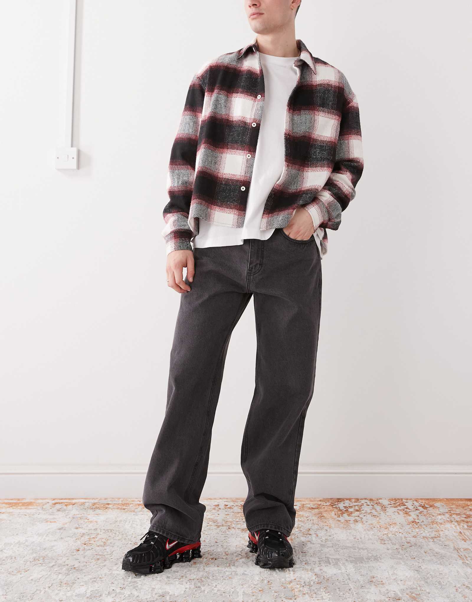 Мешковатые джинсы Guess Originals из стираного черного денима 15490₽