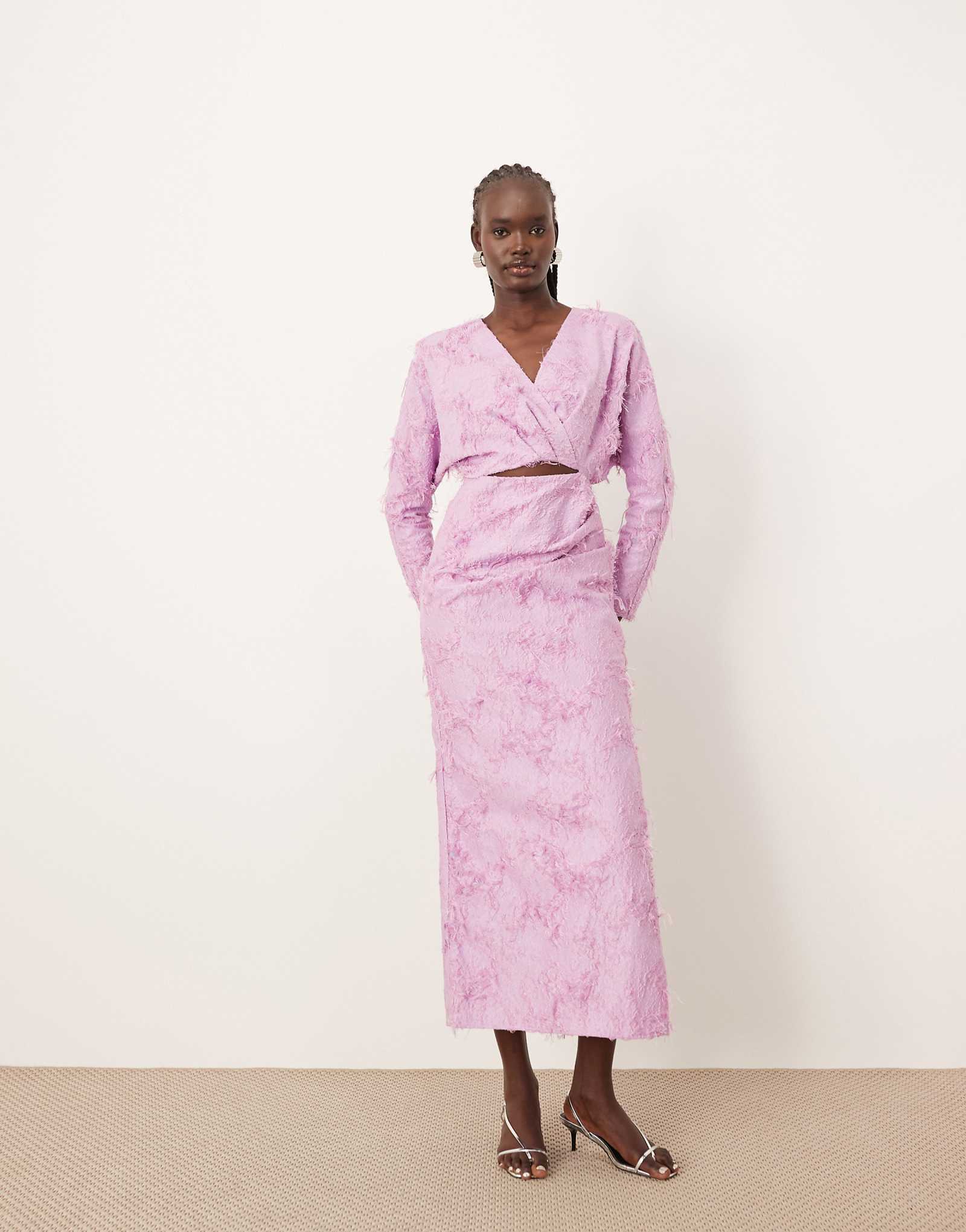 ARRANGE textured long sleeve cut out maxi dress in light pink 18290₽