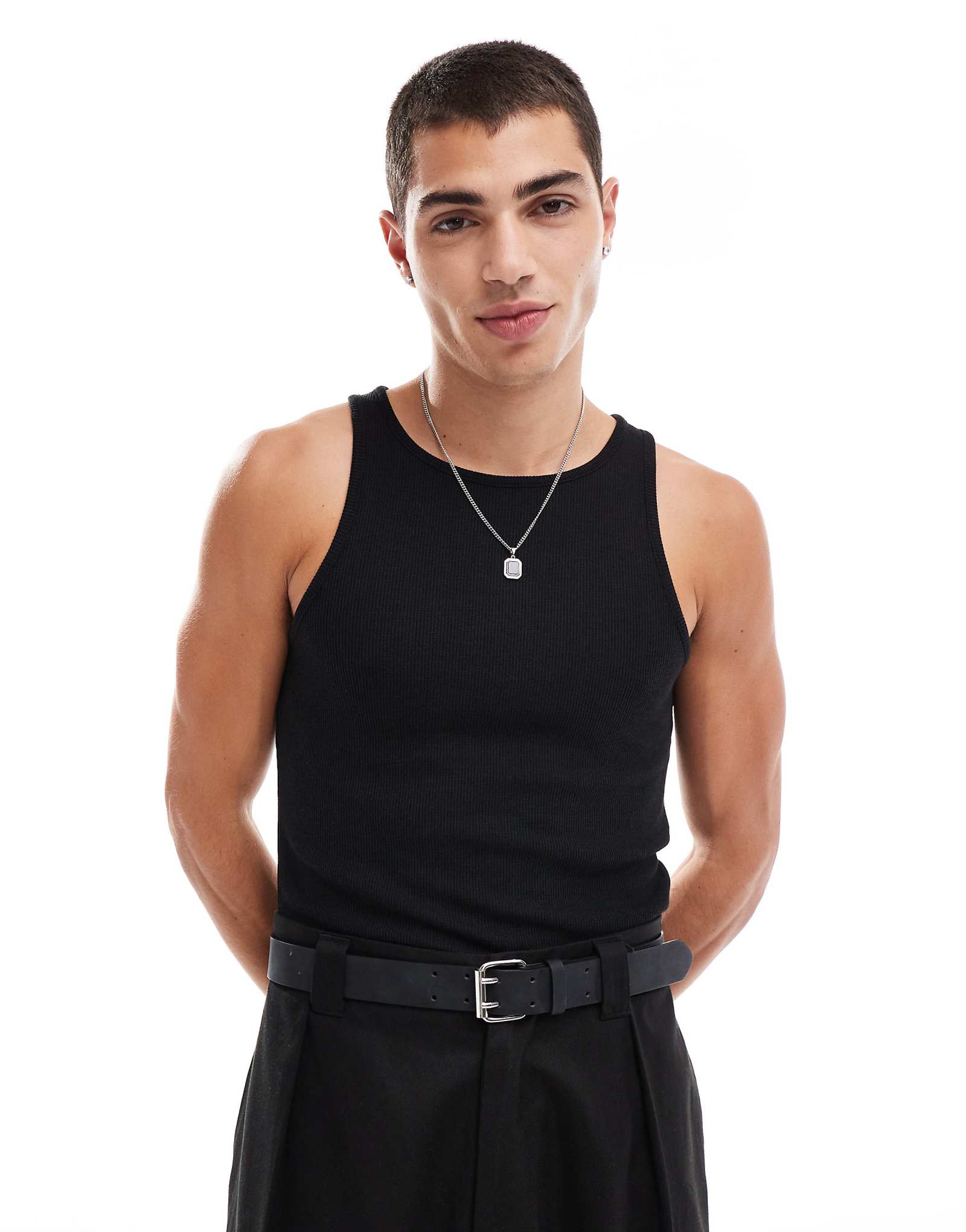 Черный топ на бретелях с вафельной текстурой от ASOS DESIGN muscle fit 3190₽