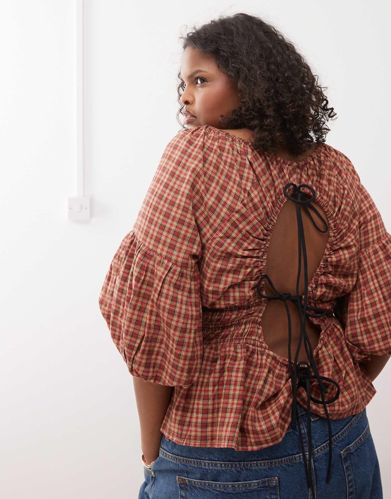 Блузка в красную клетку COLLUSION Plus с пышными рукавами-пузырями 3890₽