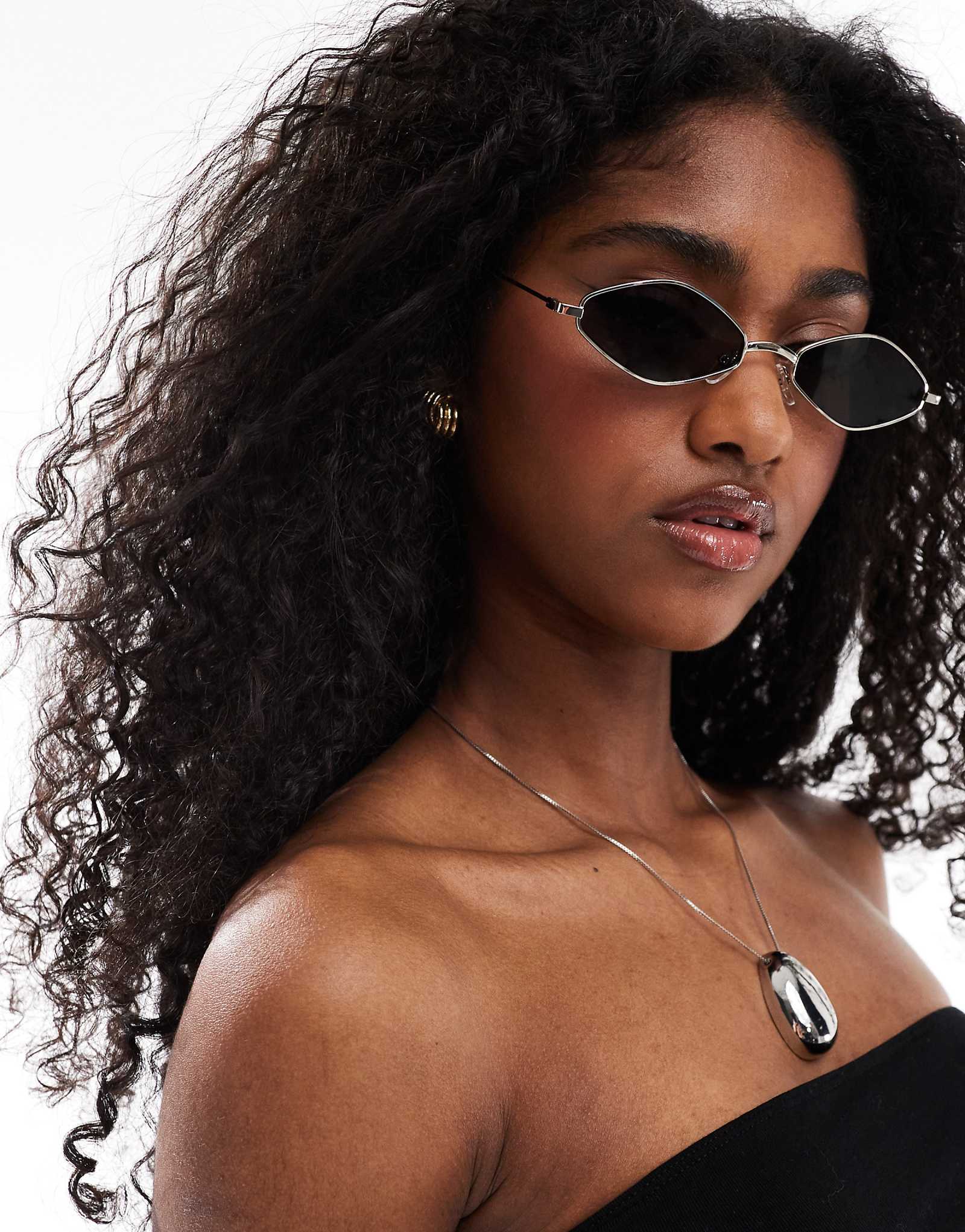 Тонкие металлические овальные солнцезащитные очки AJ Morgan серебристого цвета с черными линзами