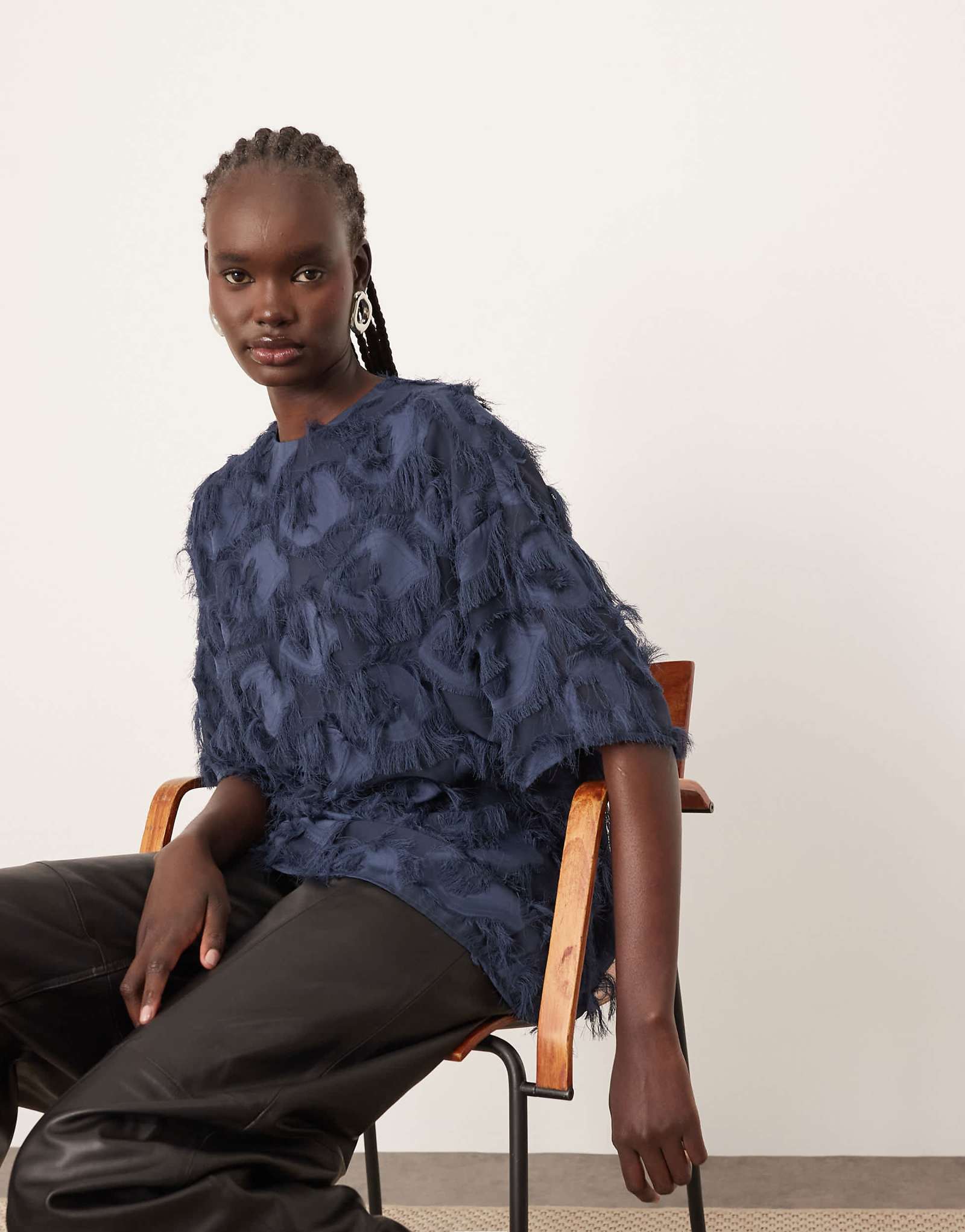 НАДЕНЬТЕ тканую текстурированную футболку оверсайз светло-голубого цвета 9990₽