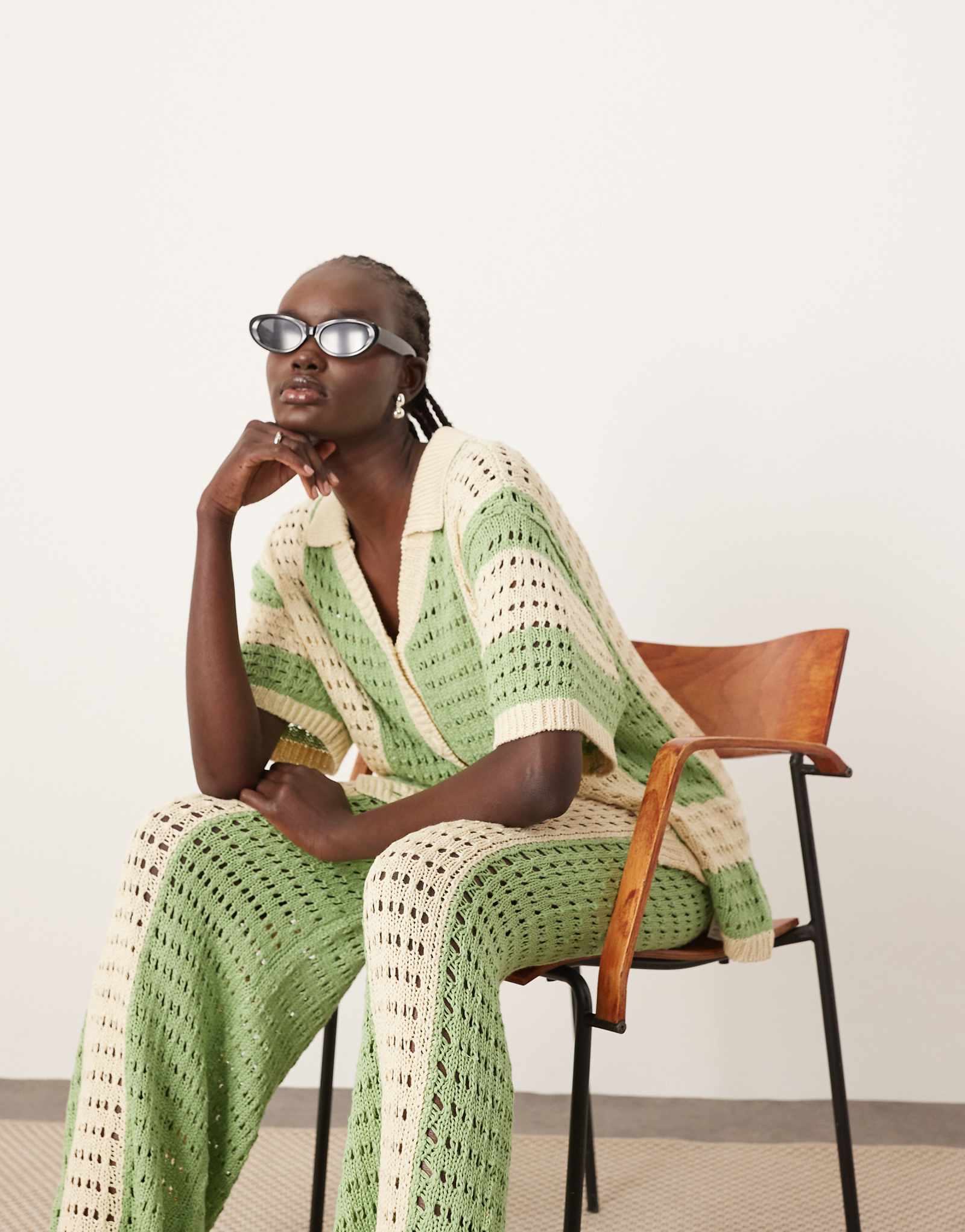 Трикотажная рубашка оверсайз в зеленую вертикальную полоску - часть комплекта 12290₽