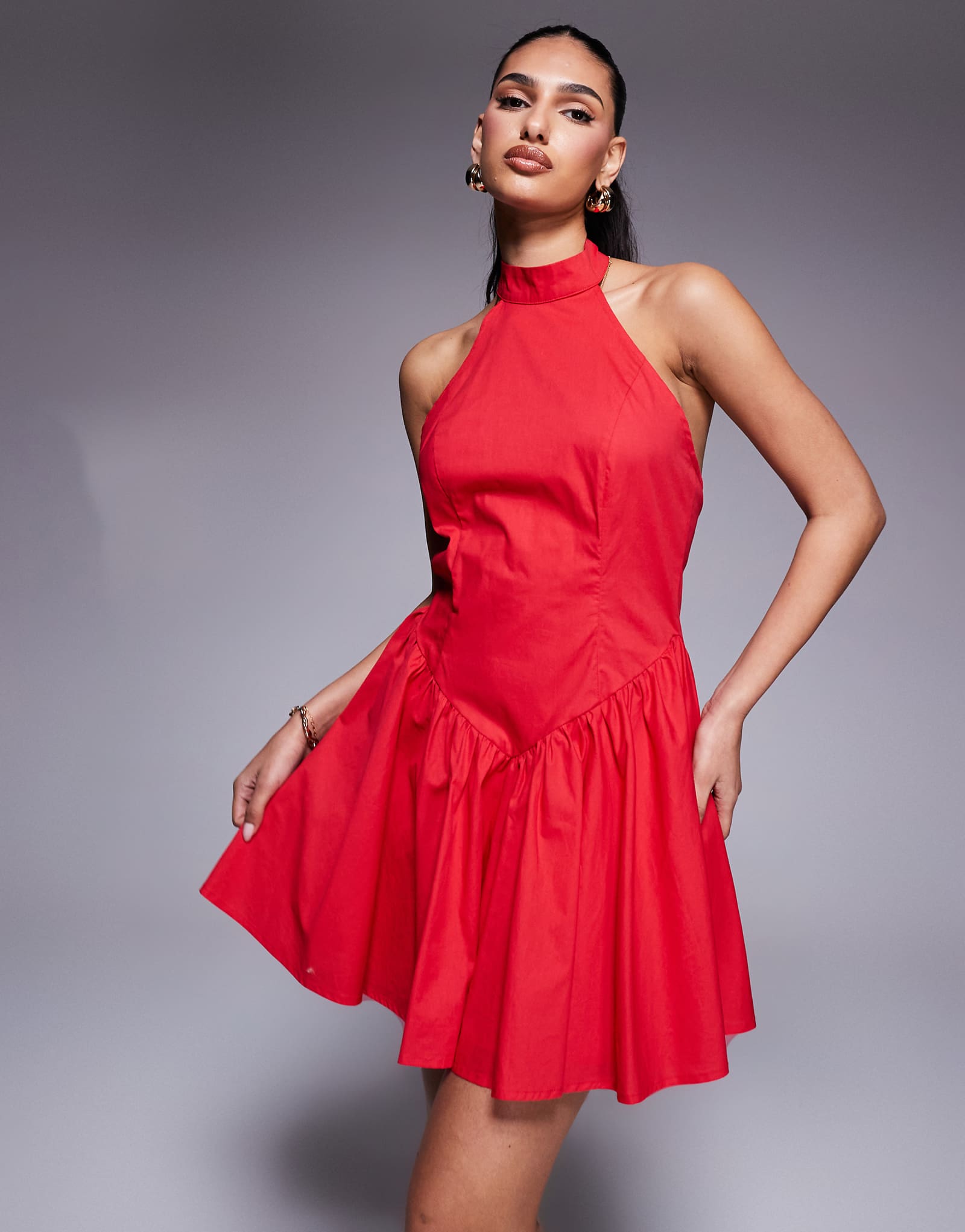 Эксклюзивное мини-платье Kaiia красного цвета с глубоким вырезом на спине и заниженной v-образной талией 5690₽