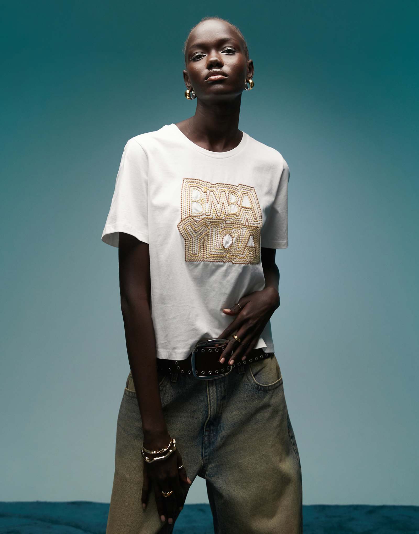 Квадратная футболка с вышитым логотипом BIMBA Y LOLA цвета слоновой кости 13690₽