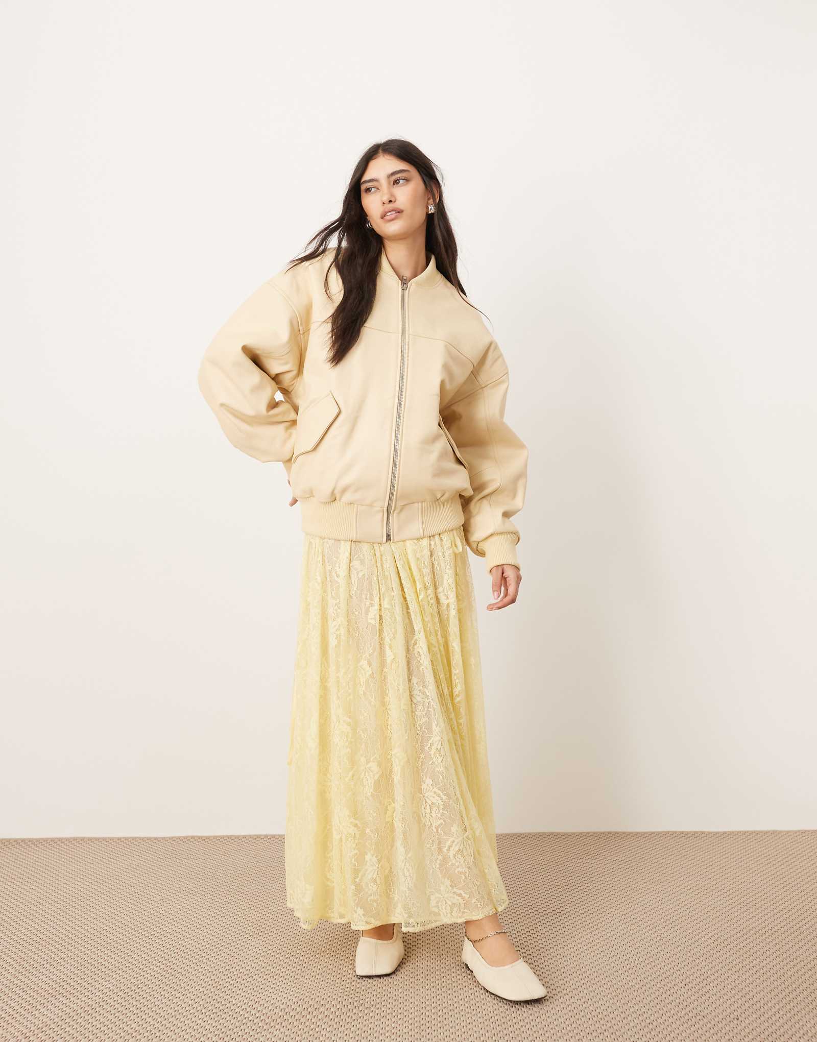 ОФОРМИТЕ объемную макси-юбку с кружевными завязками лимонного цвета 12790₽