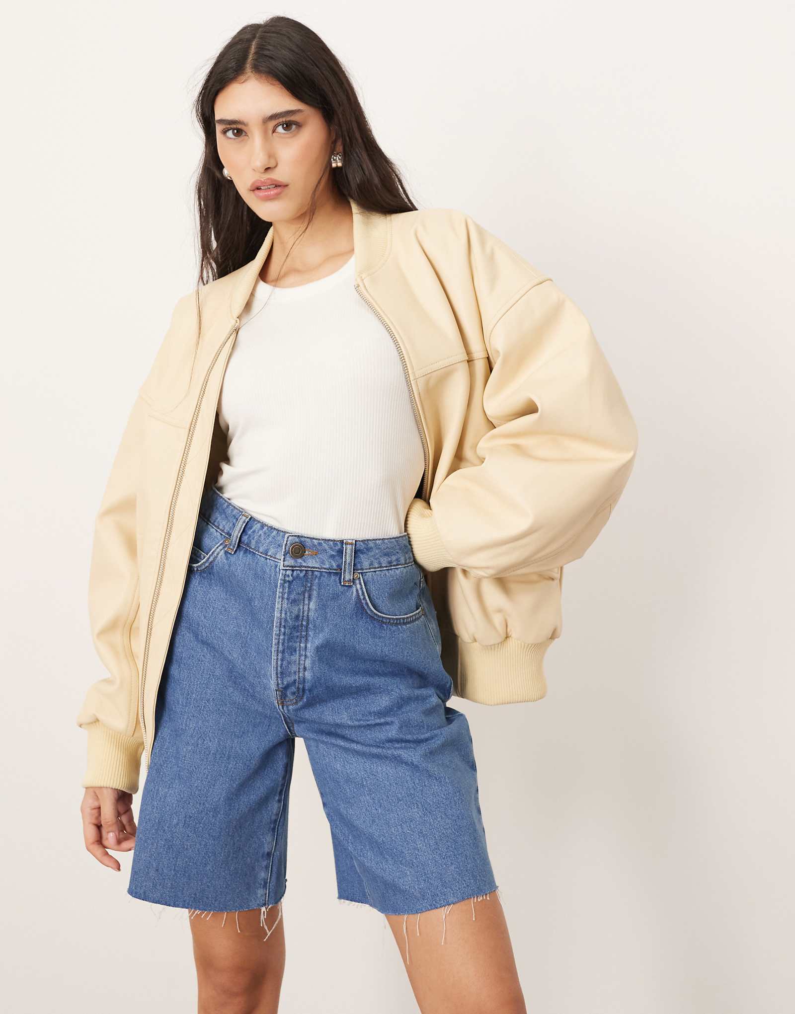 ОДЕНЬТЕ джинсовые шорты с напуском Wilson классического синего цвета 6490₽