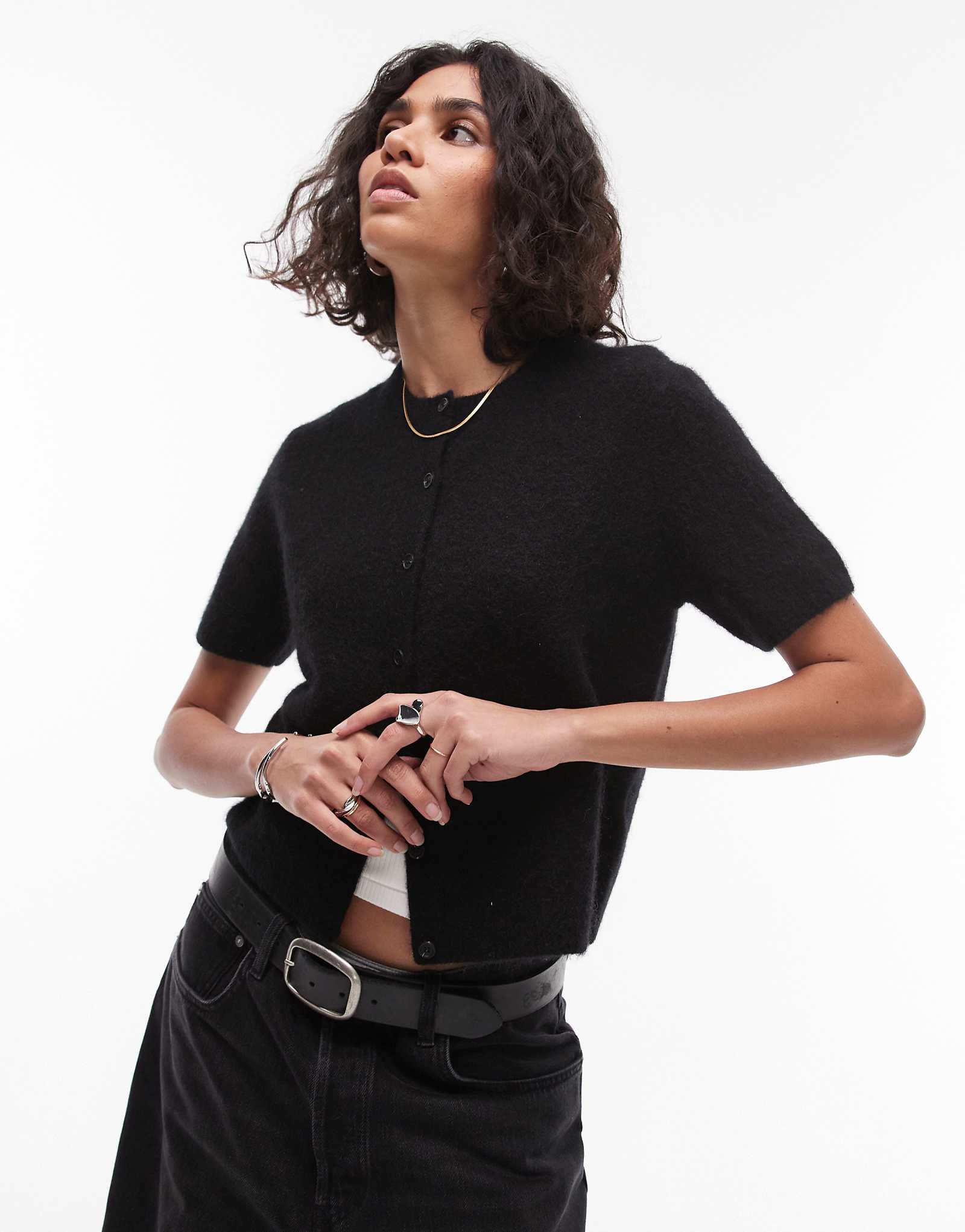 Пушистый кардиган ARKET soft touch черного цвета с короткими рукавами 16990₽