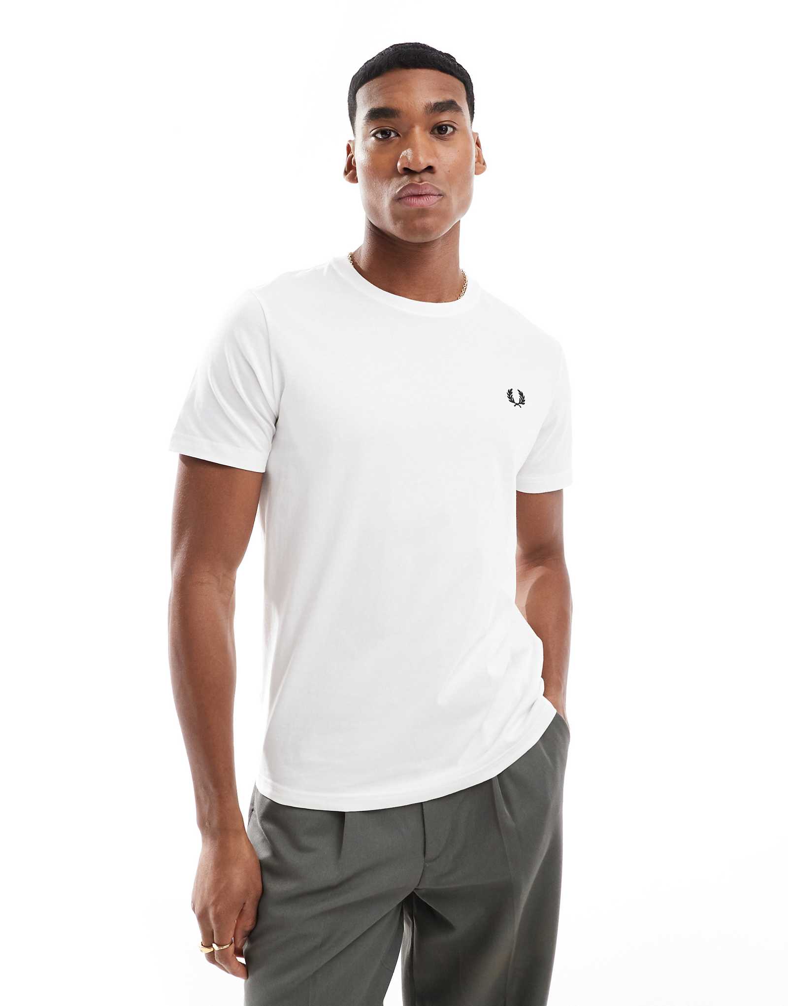 Белая футболка Fred Perry 10990₽