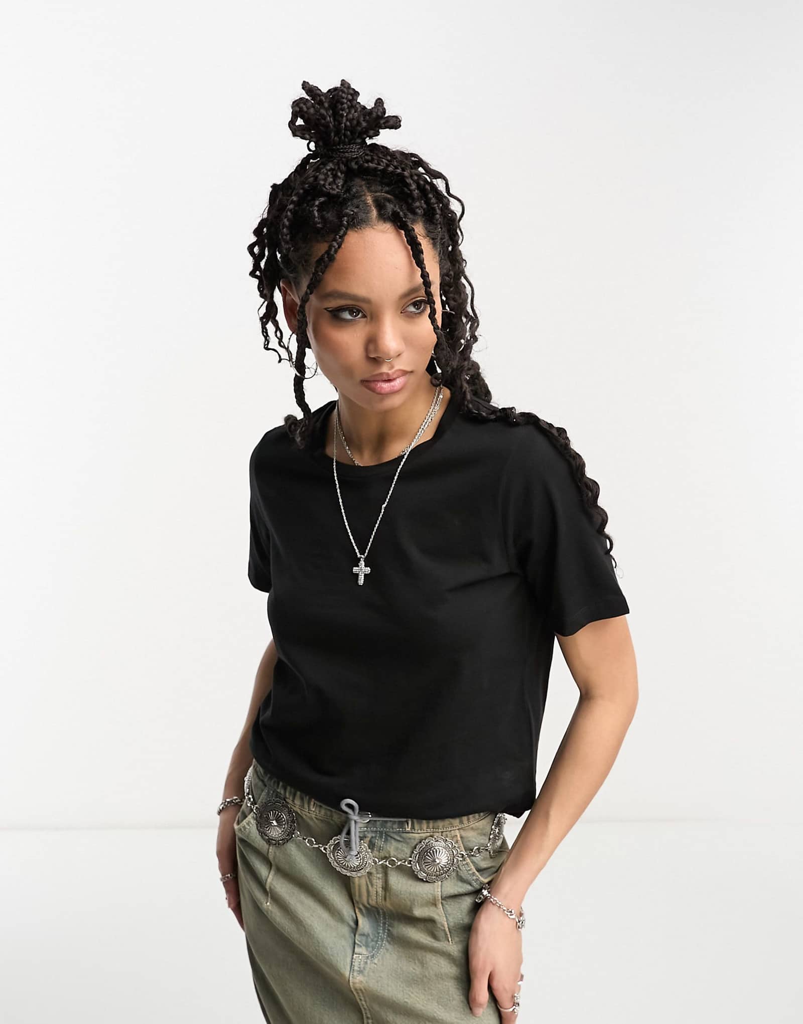 Единственная футболка с круглым вырезом черного цвета 2890₽