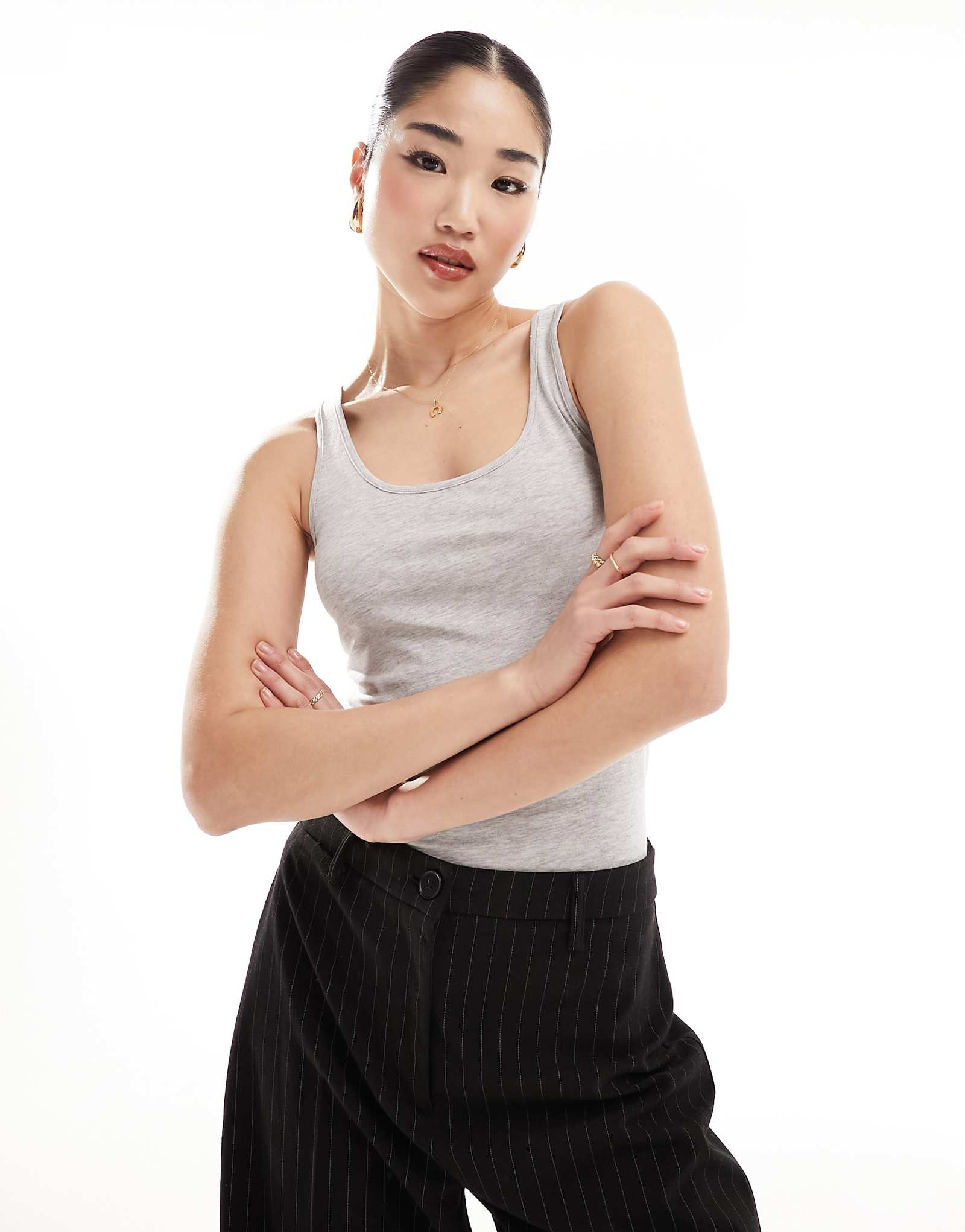 Удлиненная майка Vero Moda светло-серого цвета 3690₽