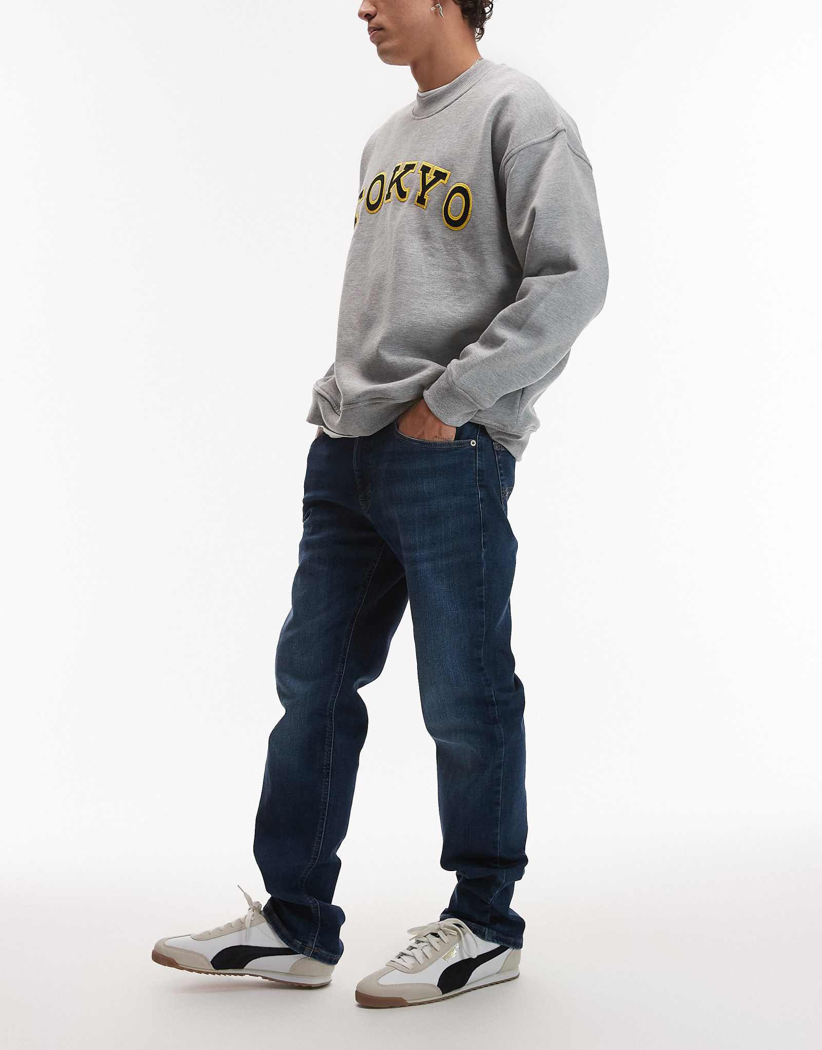 Узкие прямые джинсы Tommy Jeans Ryan темно-синего цвета 17890₽