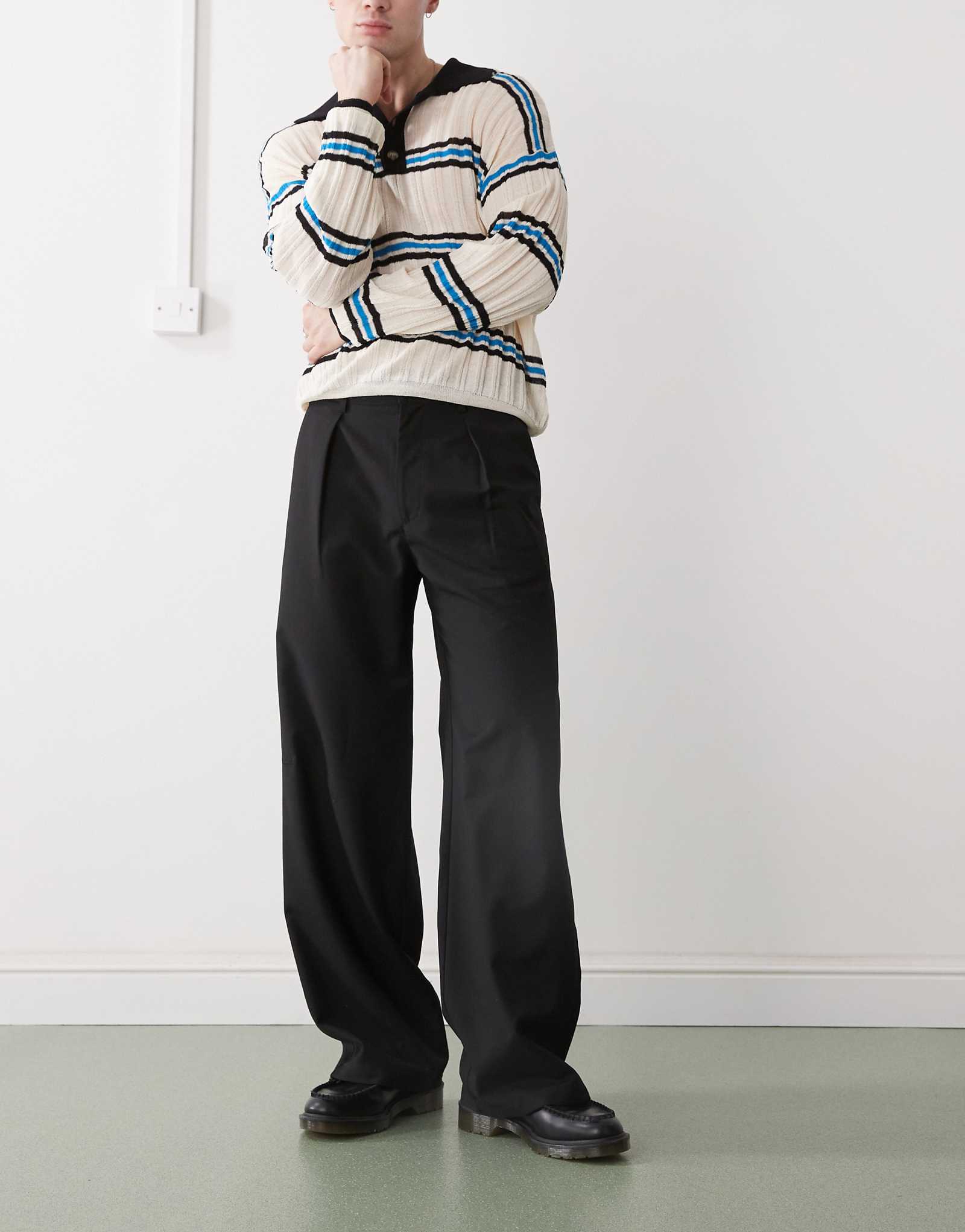 Запрещенные винтажные брюки в складку от Soho черного цвета 22190₽