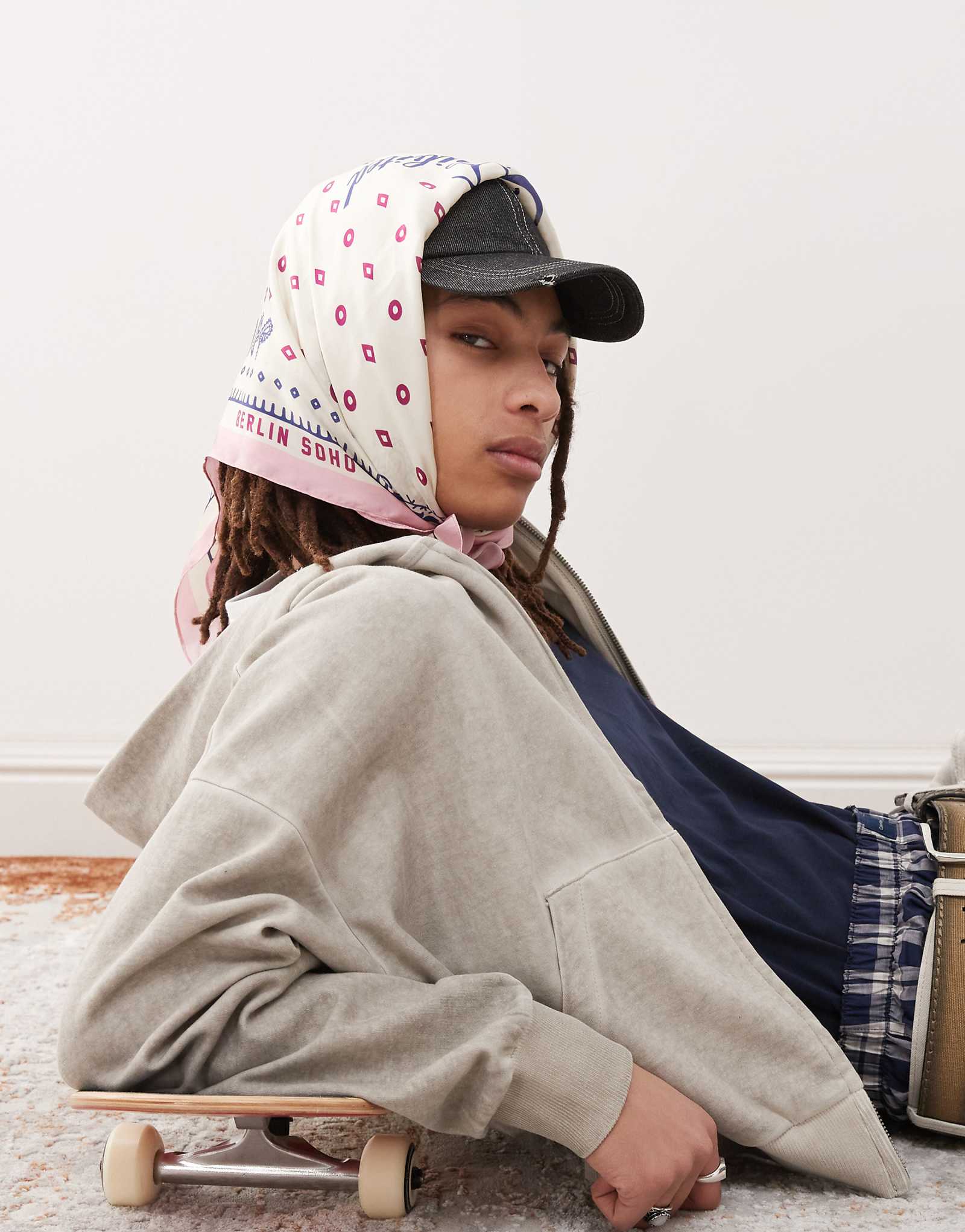 Запрещенный шарф с принтом soho розового цвета