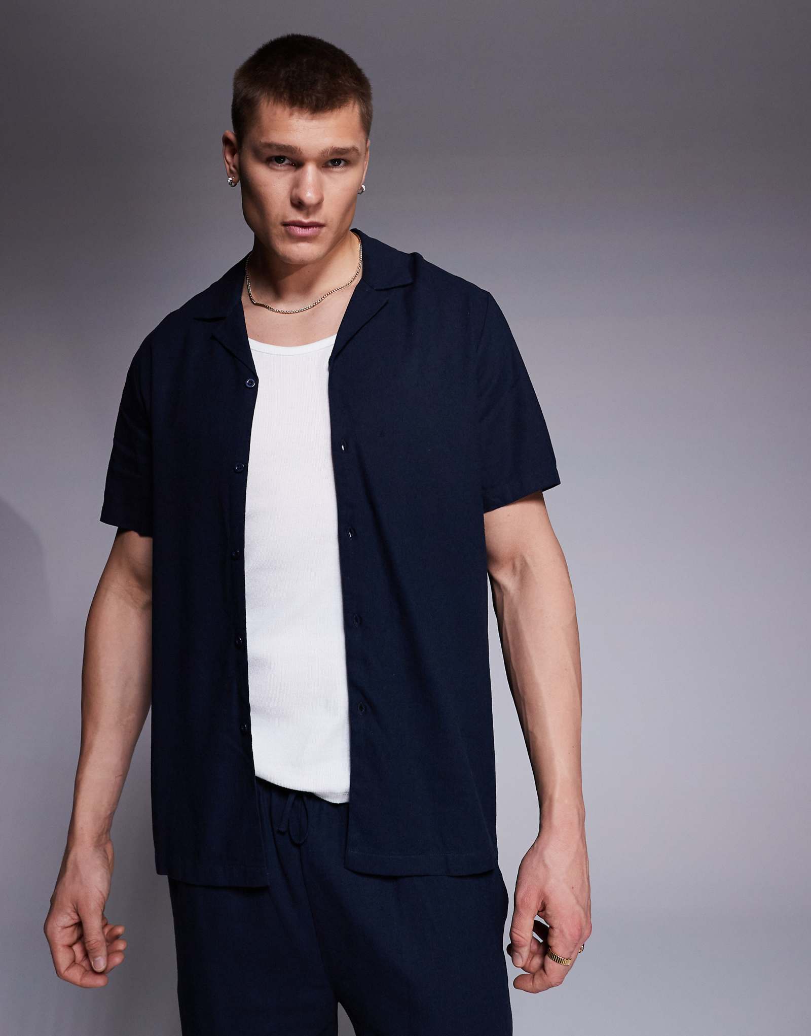 Пляжная рубашка South Beach с коротким рукавом темно-синего цвета 8090₽